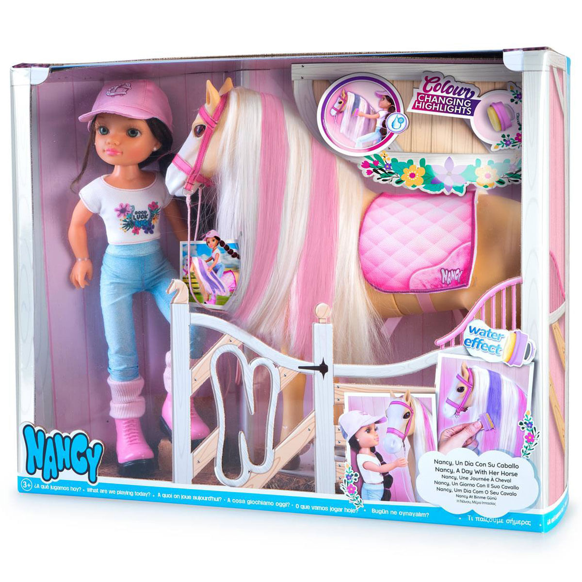 Una muñeca con gorra y botas rosas junto a un caballo de juguete con crin rosa y blanca en una caja.