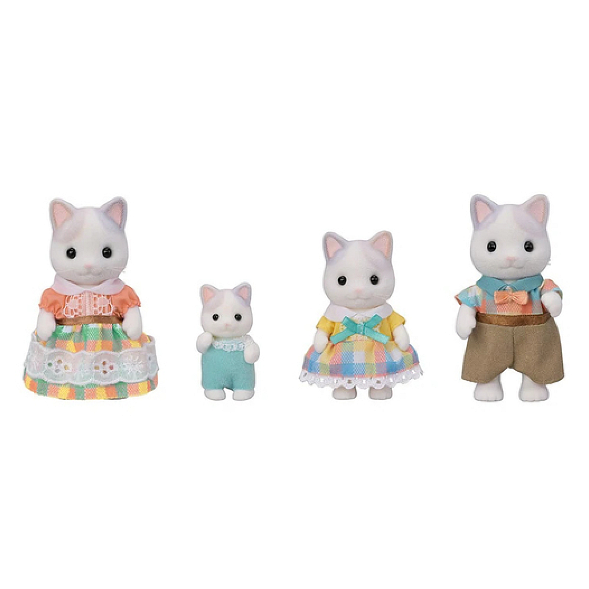 Cuatro figuras de gato con trajes coloridos sobre un fondo blanco. Cada figura tiene pelaje blanco y orejas grises.