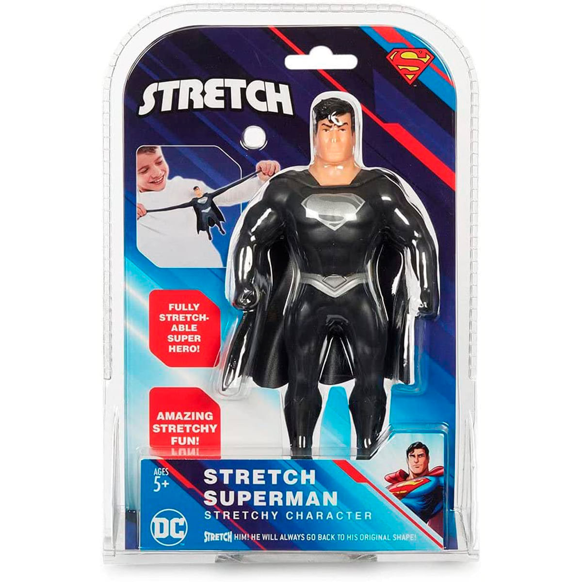 Juguete Stretch Superman en embalaje. Traje negro, emblema plateado. Embalaje con texto e imágenes, niño estirando el juguete.