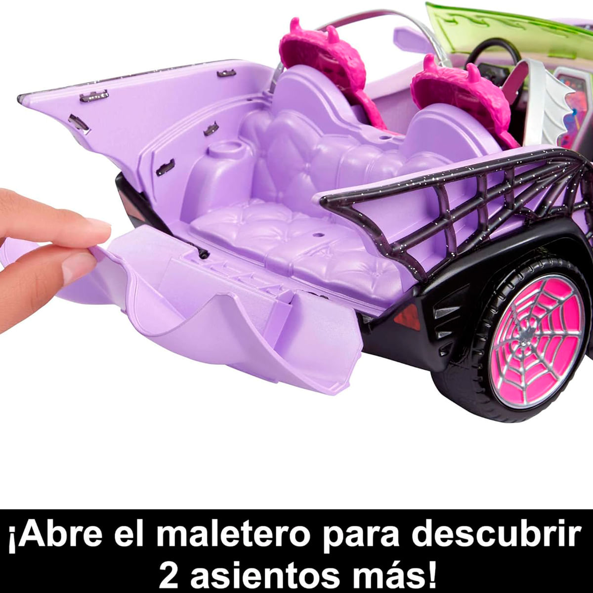 Ein lila Spielzeugauto, dessen Panel von einer Hand geöffnet wird. Das Auto hat rosa Sitze und ein schwarzes Rad mit Spinnennetzdesign.