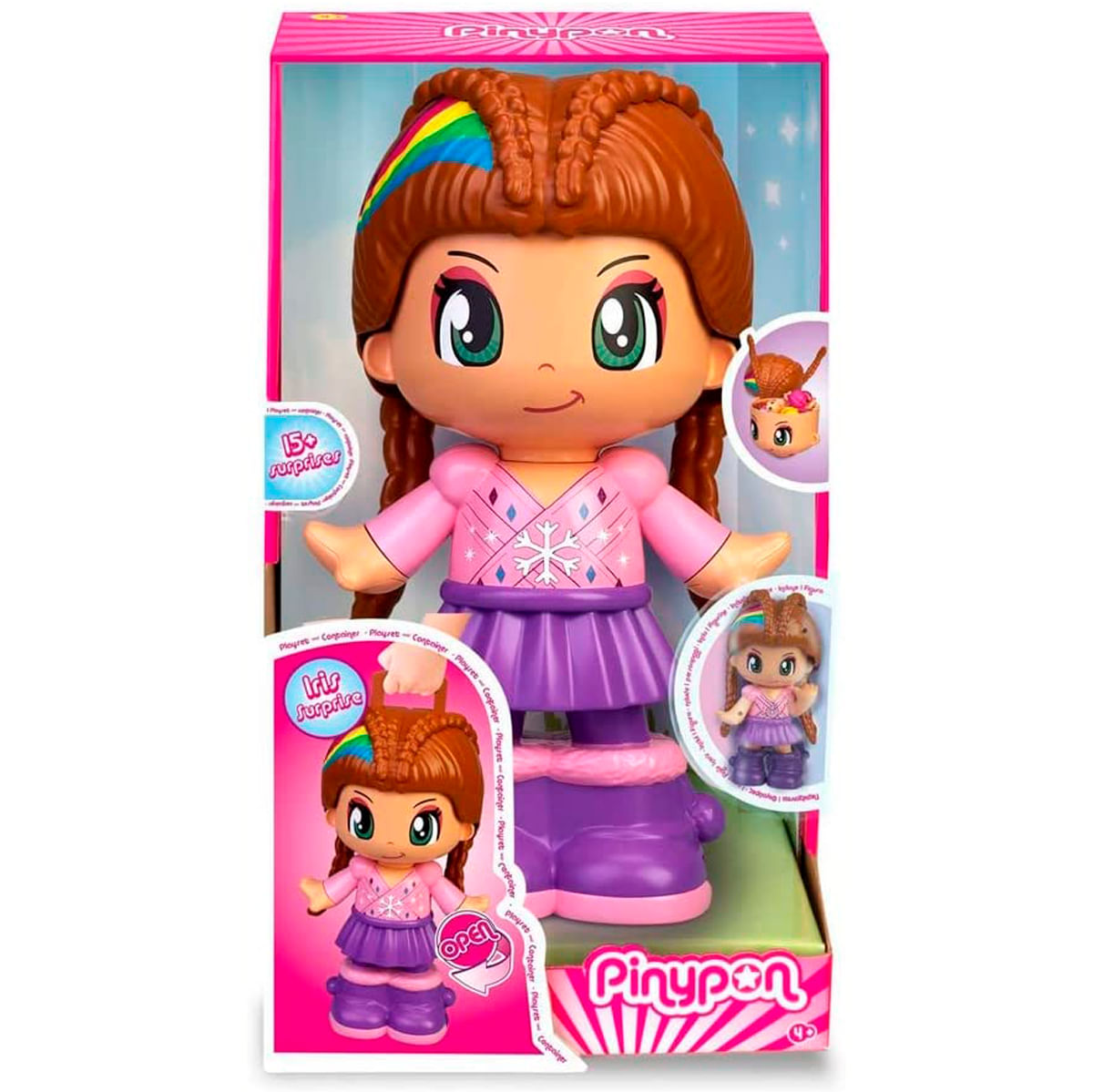 Una muñeca Pinypon en una caja. Tiene cabello castaño con un arcoíris, top rosa, falda morada y botas. El fondo es azul claro.