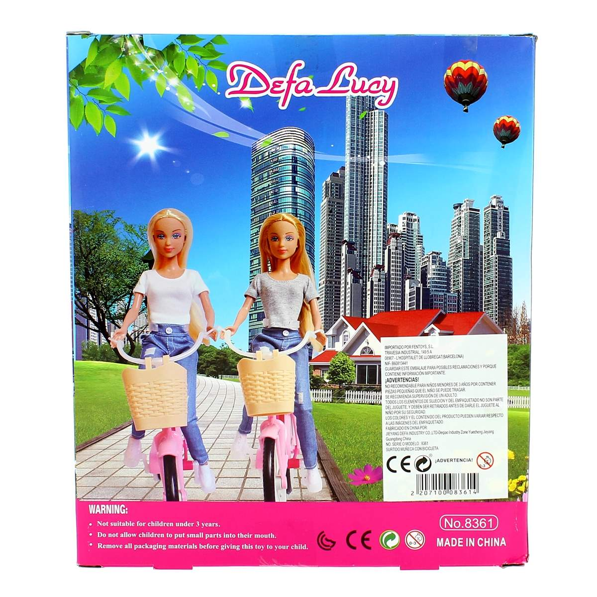 Arte de la caja: Dos muñecas en bicicletas rosas. Rascacielos y globos aerostáticos al fondo. Hay etiquetas de advertencia.