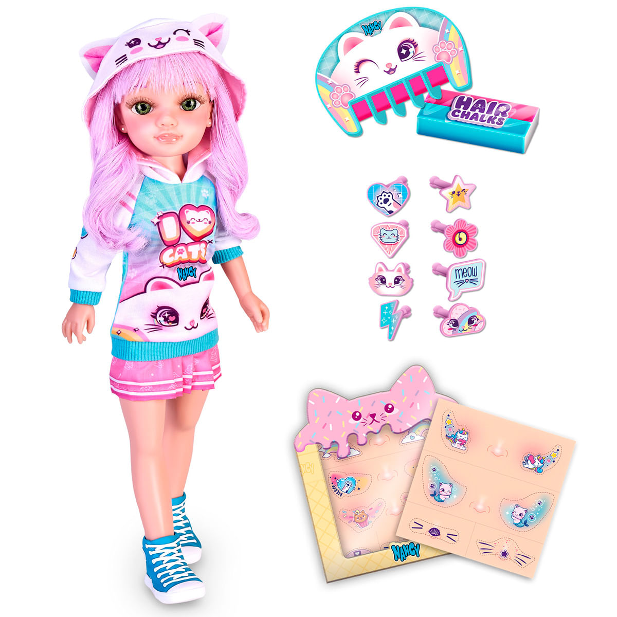Una muñeca con sudadera y pantalones cortos con temática de gato, con accesorios como tizas para el cabello y pegatinas. Se ve pelo rosa y zapatos azules.