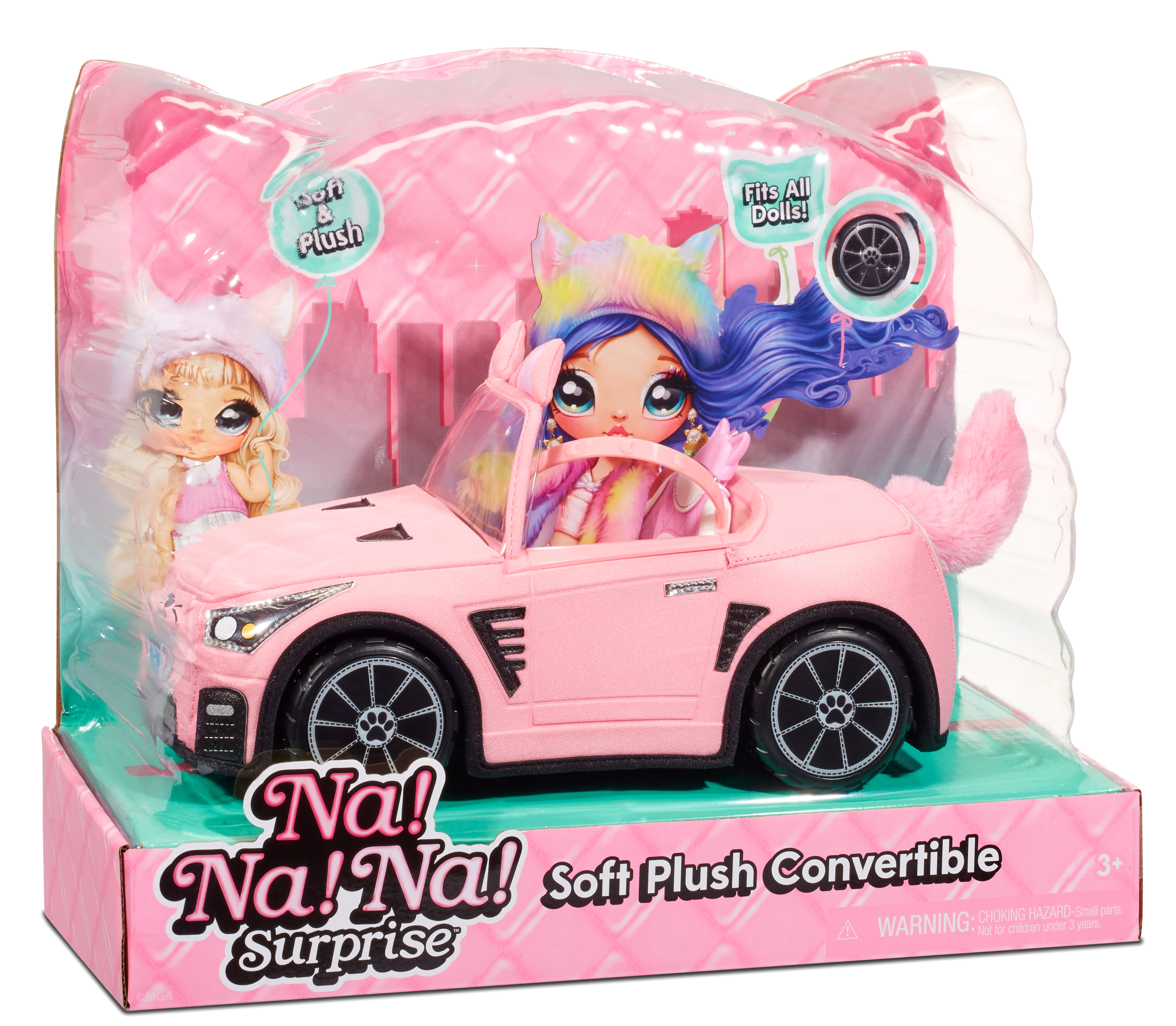 Un coche convertible de felpa suave Na! Na! Na! Surprise rosa con una muñeca dentro. El embalaje es visible.