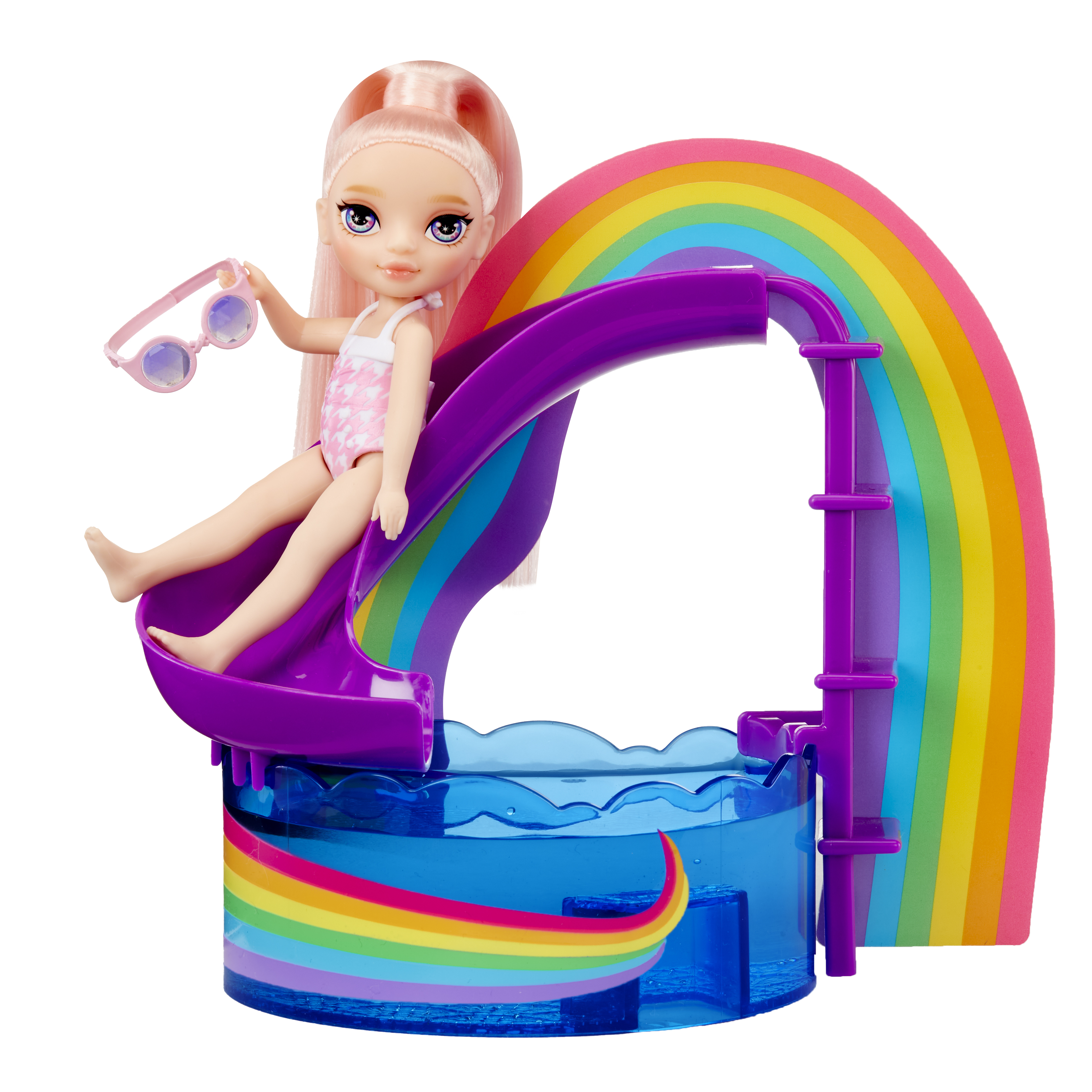 Una muñeca está sentada en un tobogán morado, sosteniendo gafas de sol. Hay un arcoíris y una piscina.
