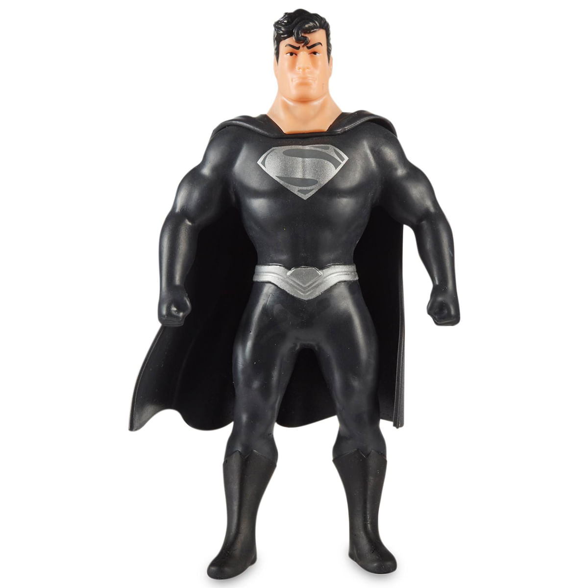 Una figura de Superman con traje negro y emblema plateado. Tiene capa negra y está sobre fondo blanco.