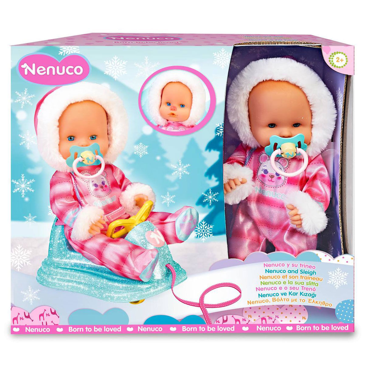 Una muñeca Nenuco con un traje de invierno rosa, capucha forrada de piel blanca y chupete, sentada en un trineo. La caja incluye una imagen más pequeña de la muñeca.