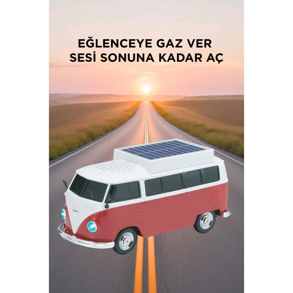 Kırmızı ve beyaz karavan, güneş paneli çatıda, gün batımına doğru yolda.
