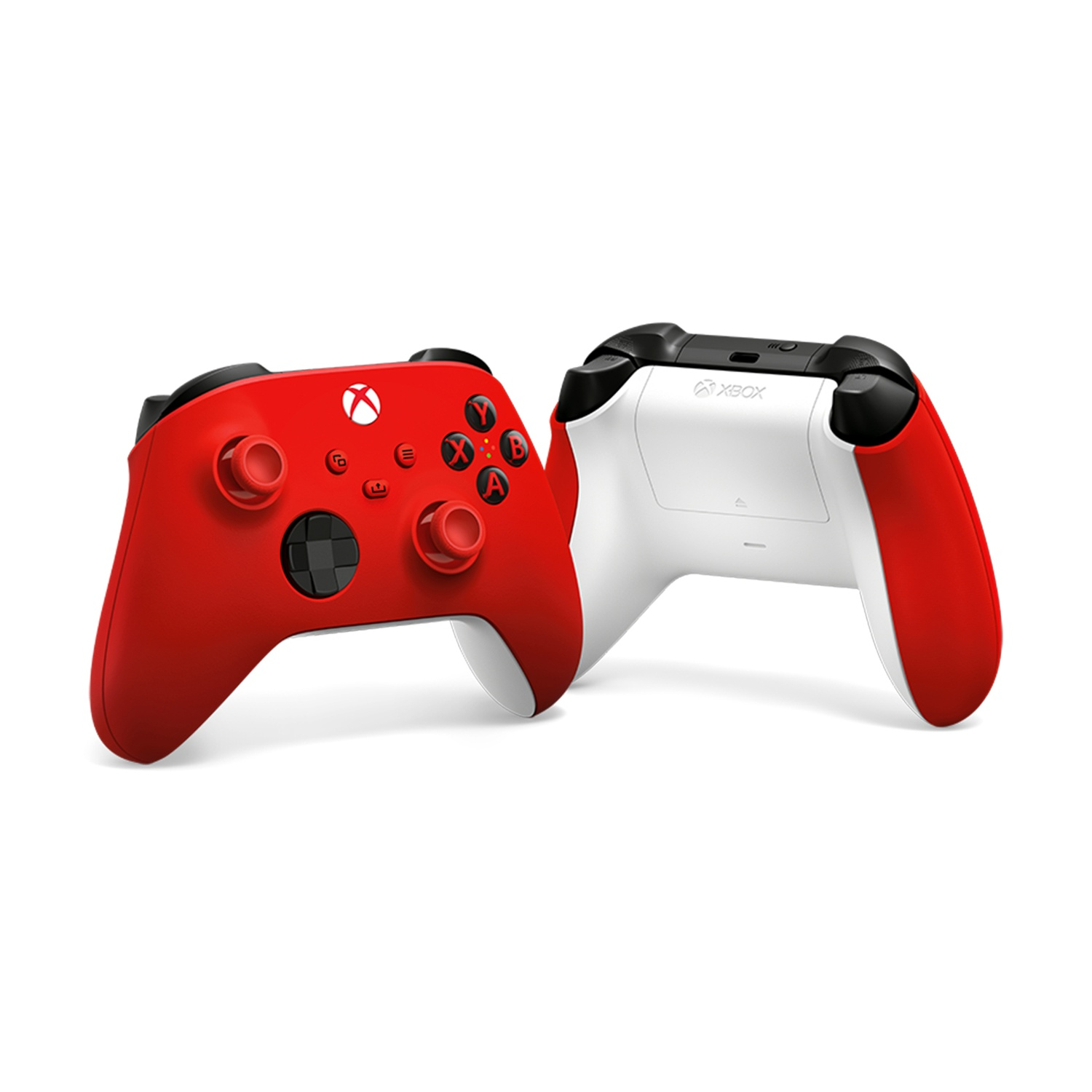 Twee rode en zwarte Xbox-gamecontrollers. Eén is naar voren gericht, de andere toont de achterkant. Beide staan op een witte achtergrond.