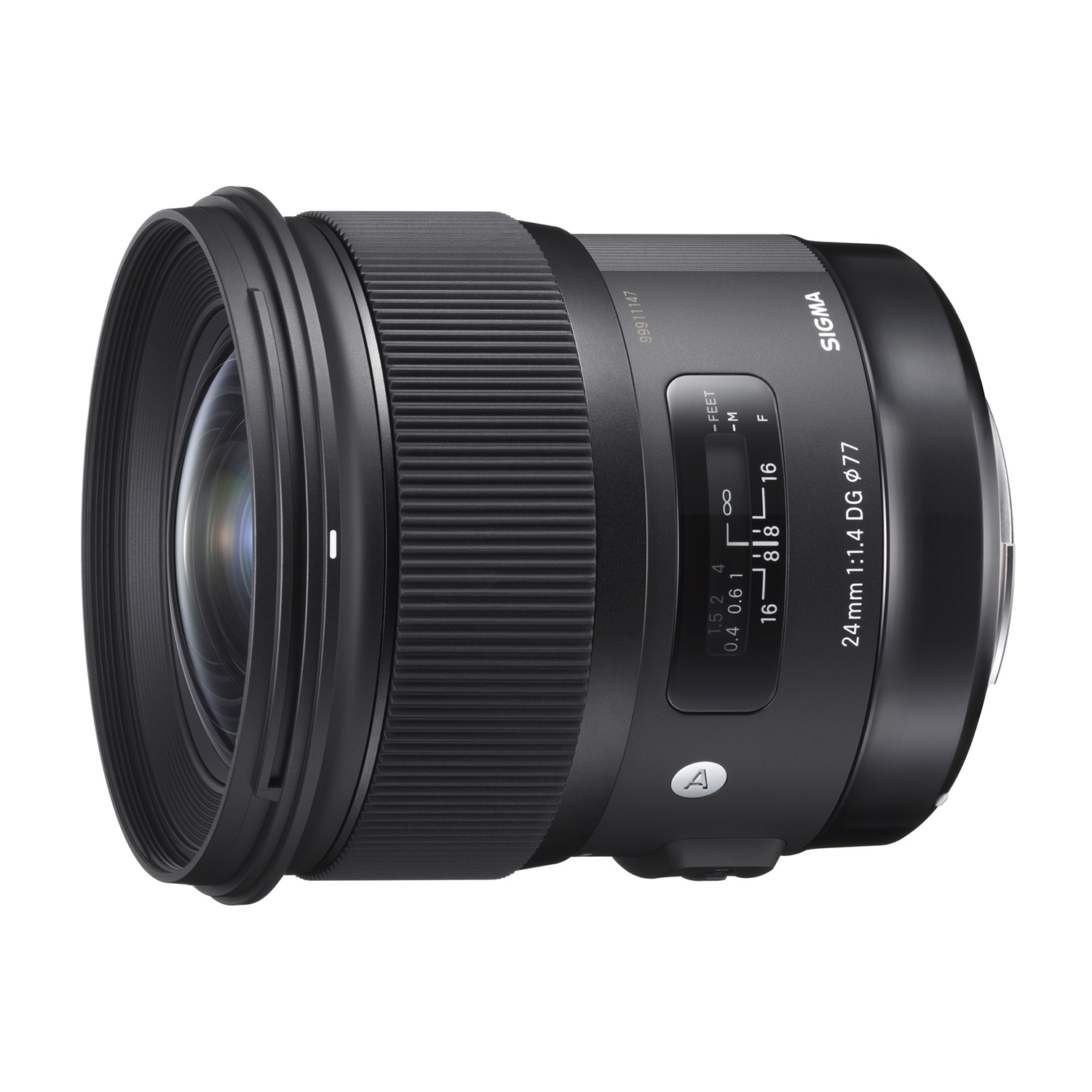 Ein schwarzes Sigma 24mm f/1.4 DG Objektiv. Das Objektiv befindet sich auf weißem Hintergrund. Es hat Markierungen für Fokus und Blende.