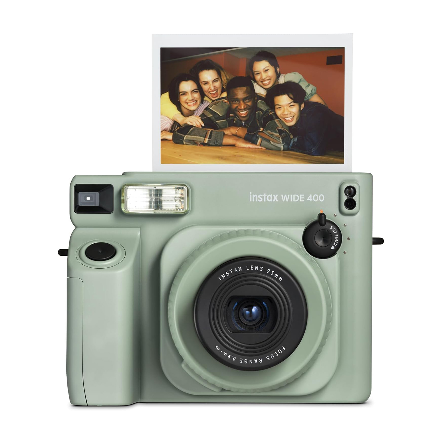Una fotocamera Instax Wide 400 verde menta con una foto sopra. La foto raffigura sei persone sorridenti.