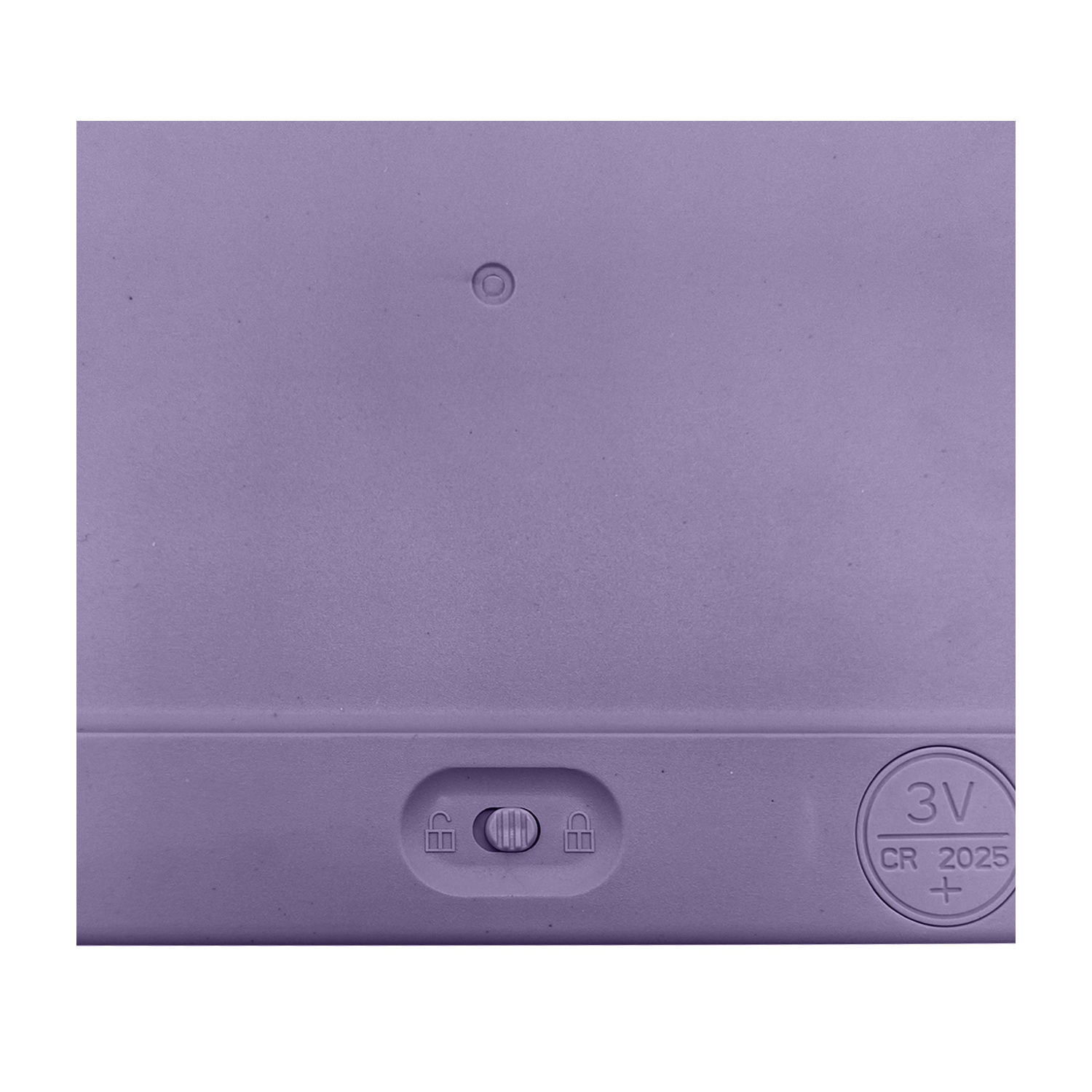 Nahaufnahme eines lila Geräts. Es hat einen Schalter, einen kleinen Kreis und ein 3V-Batteriesymbol.