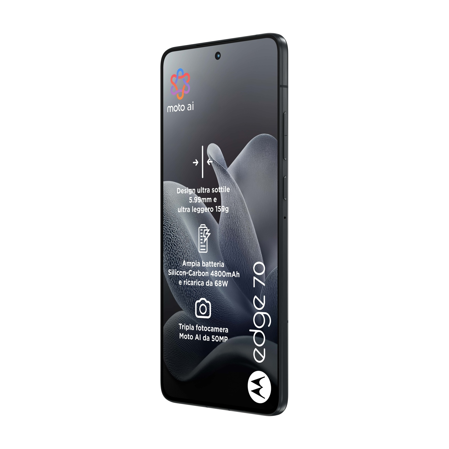 Smartfon na białym tle. Posiada ekran z tekstem, potrójny aparat i logo Motorola. Telefon jest czarny.