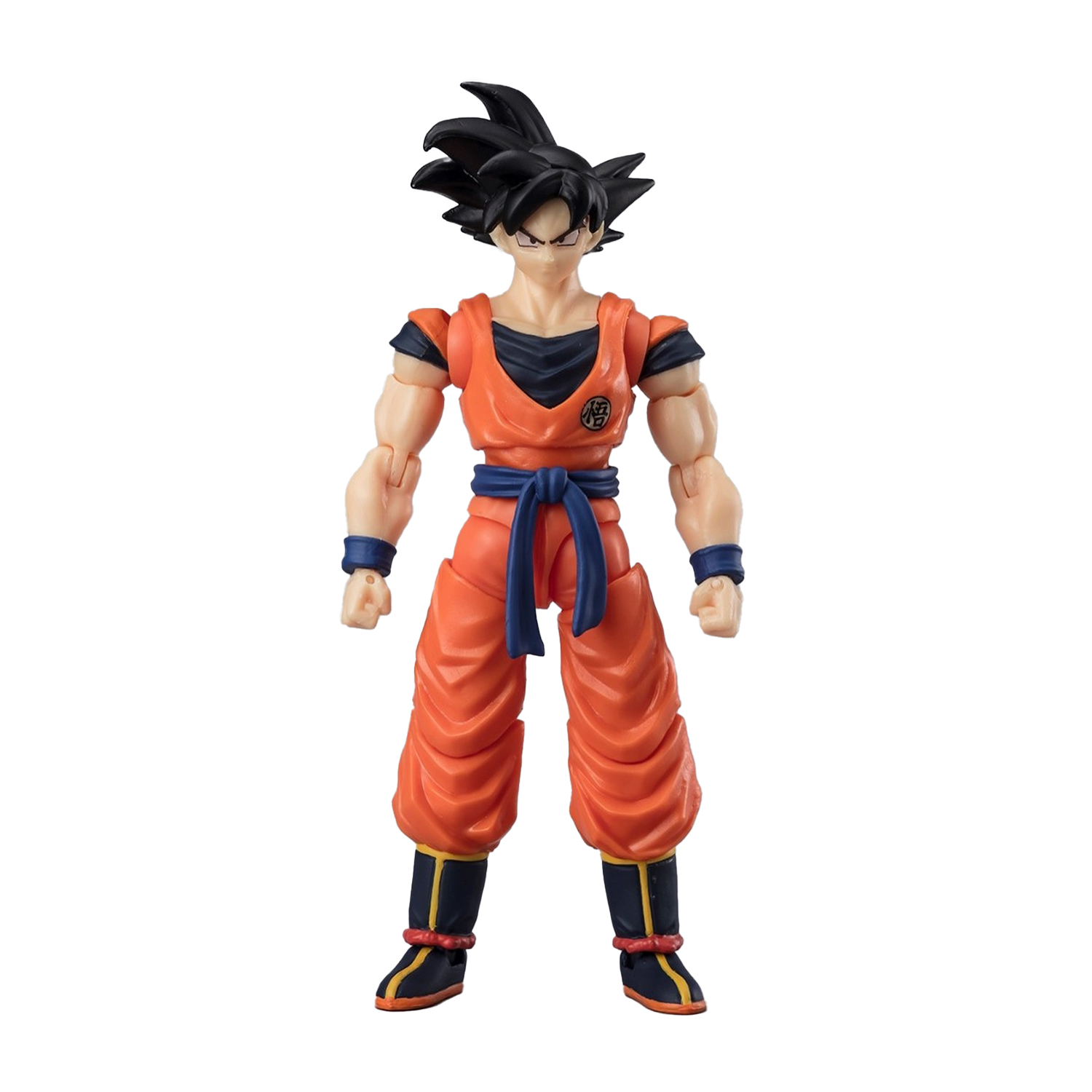 Una action figure di Goku in piedi, gi arancione, capelli neri, cintura blu. Stivali neri e gialli. Top nero con simbolo. Espressione neutra.