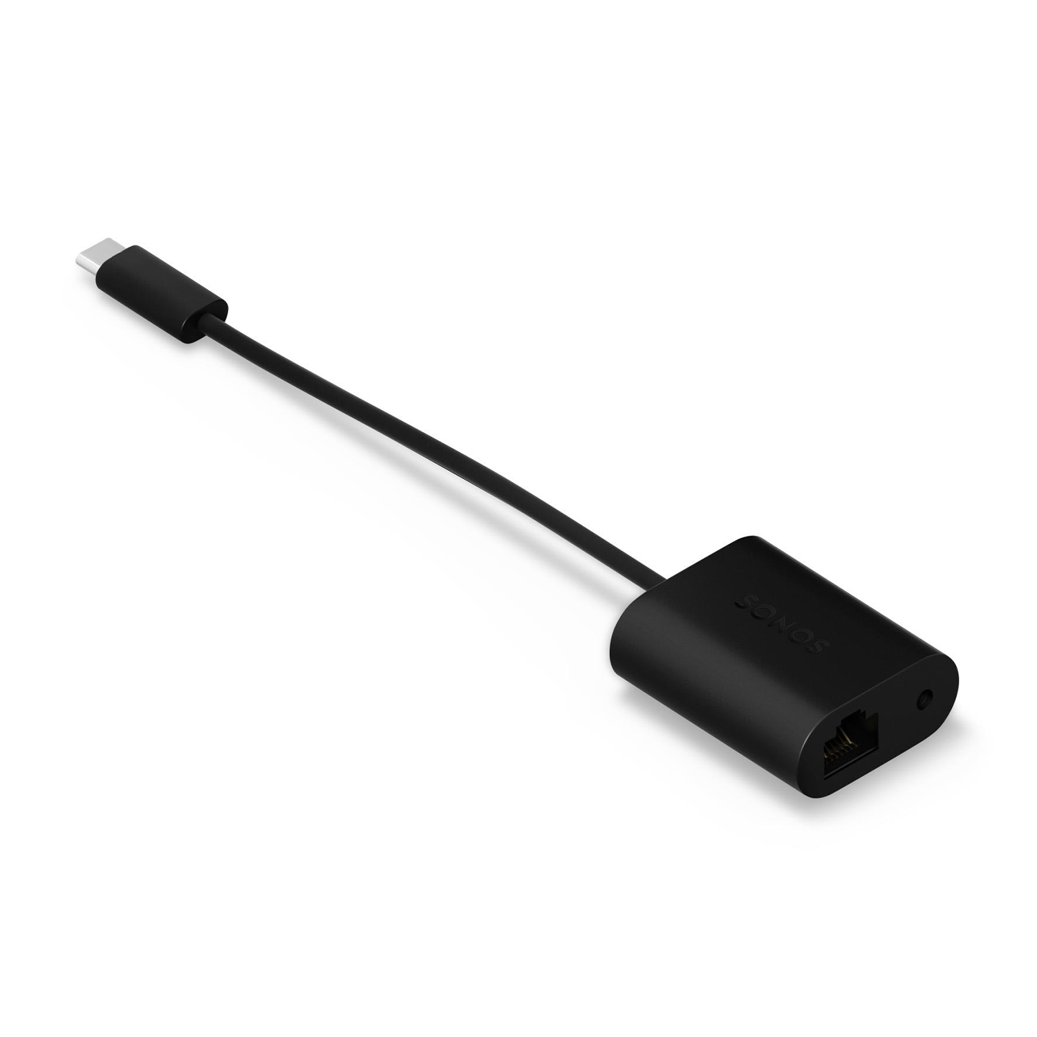 Czarny adapter Sonos z złączem USB-C i portem Ethernet na białym tle.