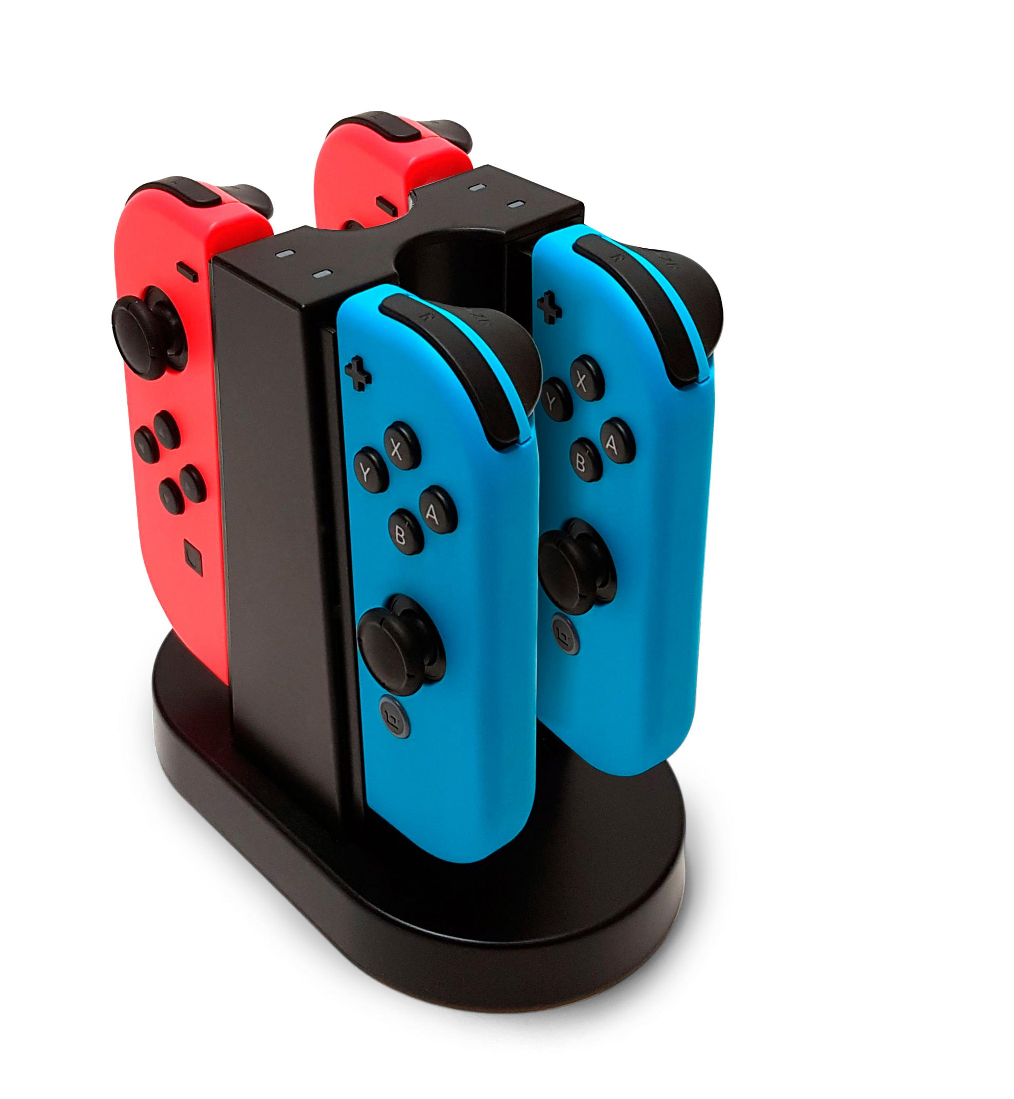 Una docking station nera con controller di gioco rossi e blu, su sfondo bianco.