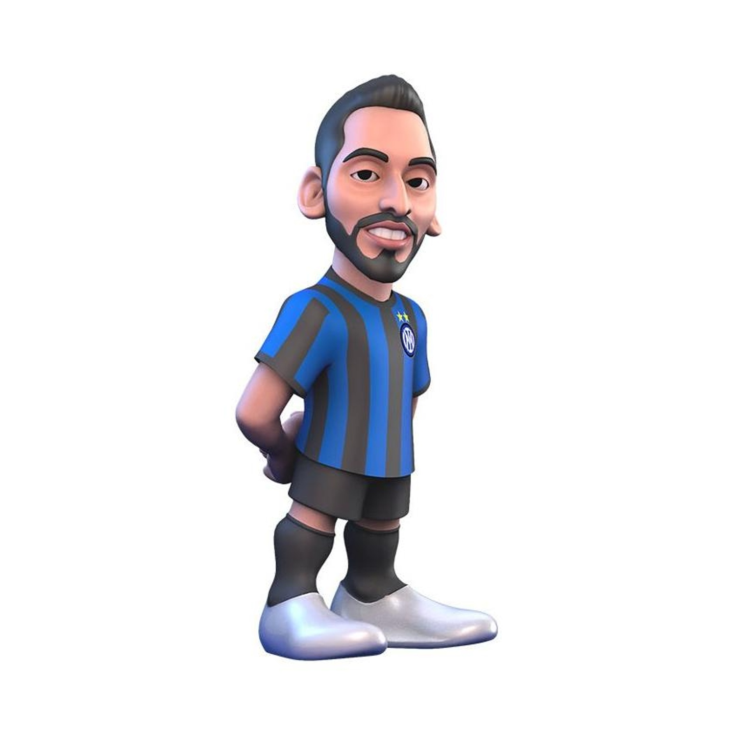 Jugador de fútbol de dibujos animados con camiseta a rayas azul y negra, pantalones cortos negros y zapatos plateados. Sonriendo con las manos en la espalda.