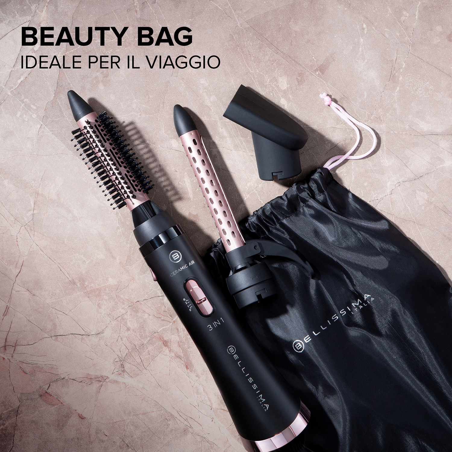 Beauty Bag mit Haarstyling-Tools. Schwarzer und roségoldener Haartrockner, Bürste und Tasche auf Marmoroberfläche. Text: BEAUTY BAG.
