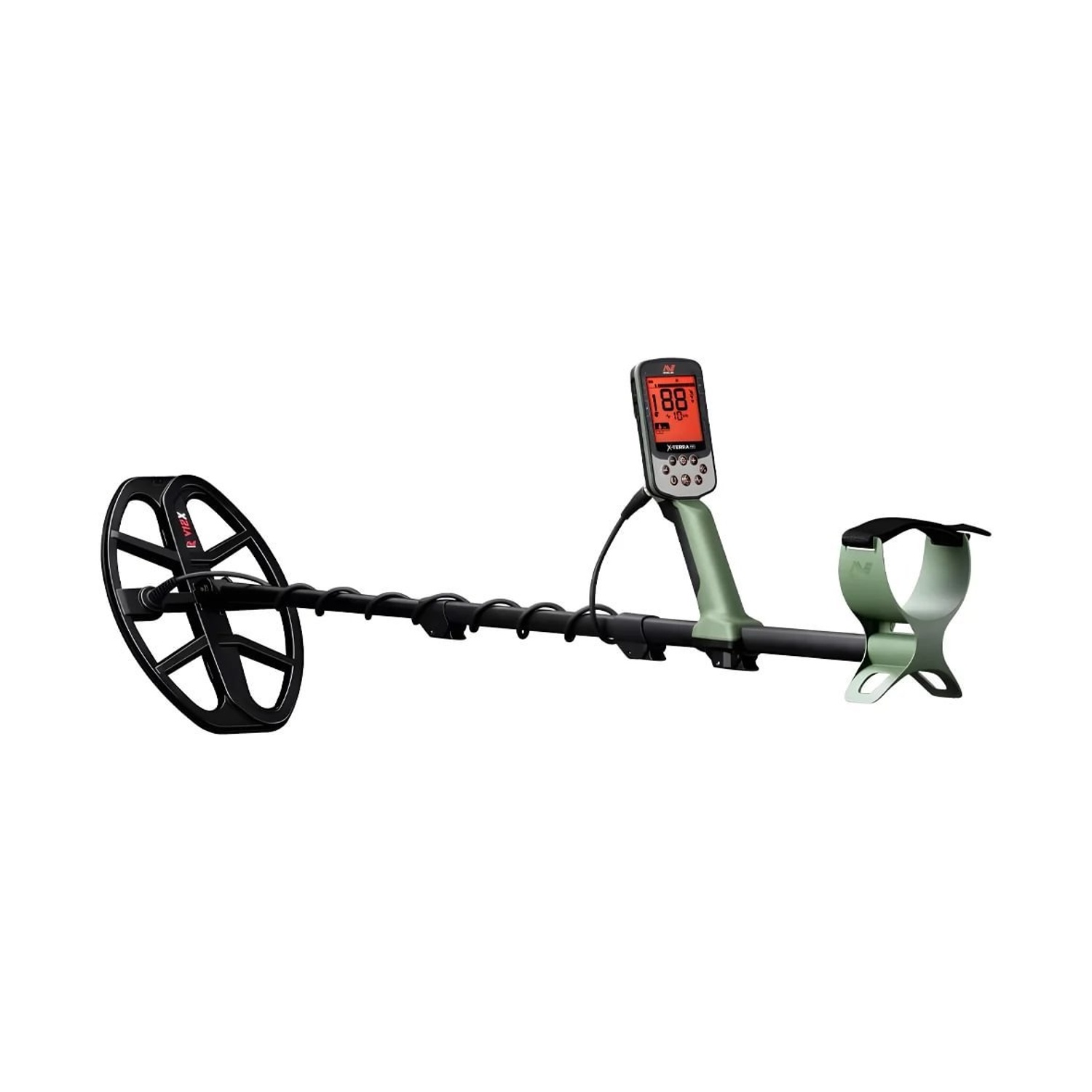 Ein Metalldetektor mit kreisförmiger Suchspule, Digitalanzeige und Griff, überwiegend grün und schwarz auf weißem Hintergrund.
