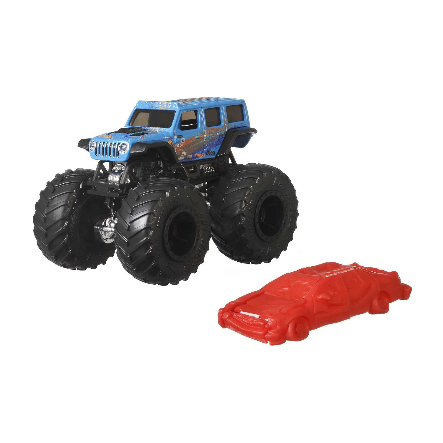 Niebieski monster truck z dużymi czarnymi oponami obok małego czerwonego samochodu. Oba to modele zabawek na białym tle.