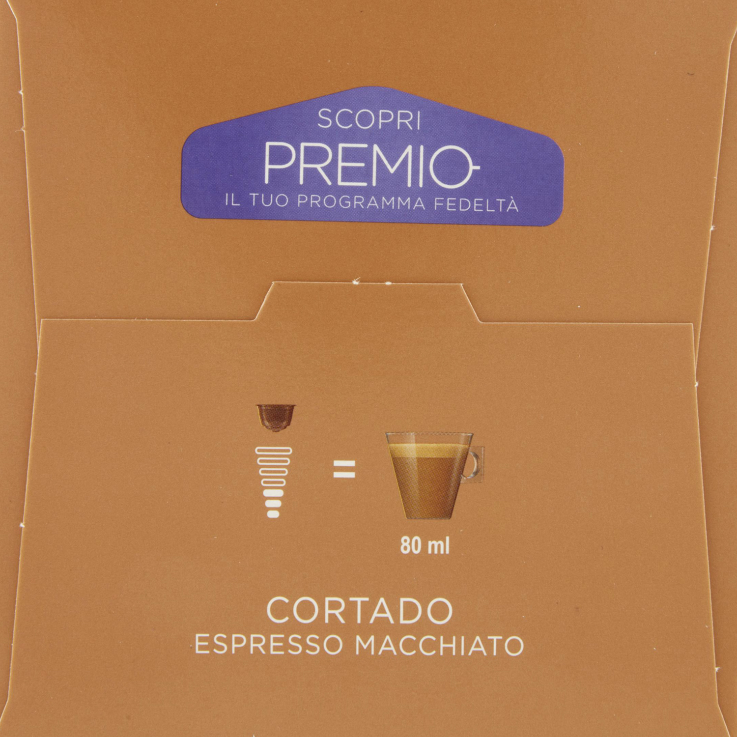 Scatola di caffè marrone con banner blu, testo 'PREMIO'. Mostra l'illustrazione della capsula di caffè all'espresso macchiato. Testo: 'CORTADO ESPRESSO MACCHIATO'.