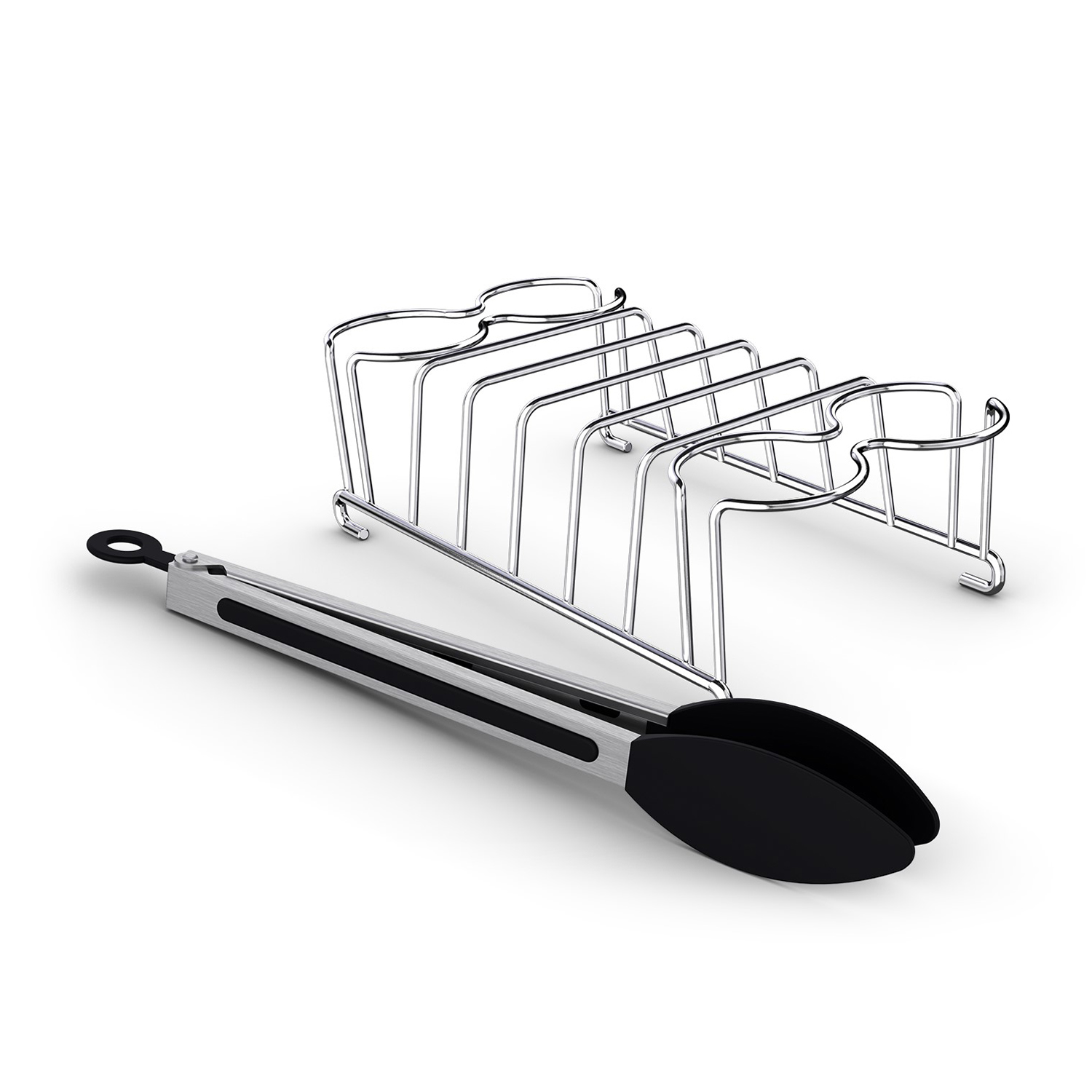 Un portapane cromato e una pinza nera e argento sono su una superficie bianca. La pinza è aperta, vicino al portapane.