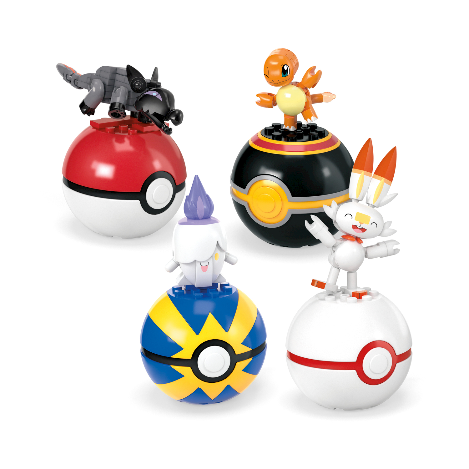 Sono esposti quattro giocattoli Pokémon. Ognuno poggia su una Poké Ball decorata a colori. I personaggi includono Charmander e Scorbunny.