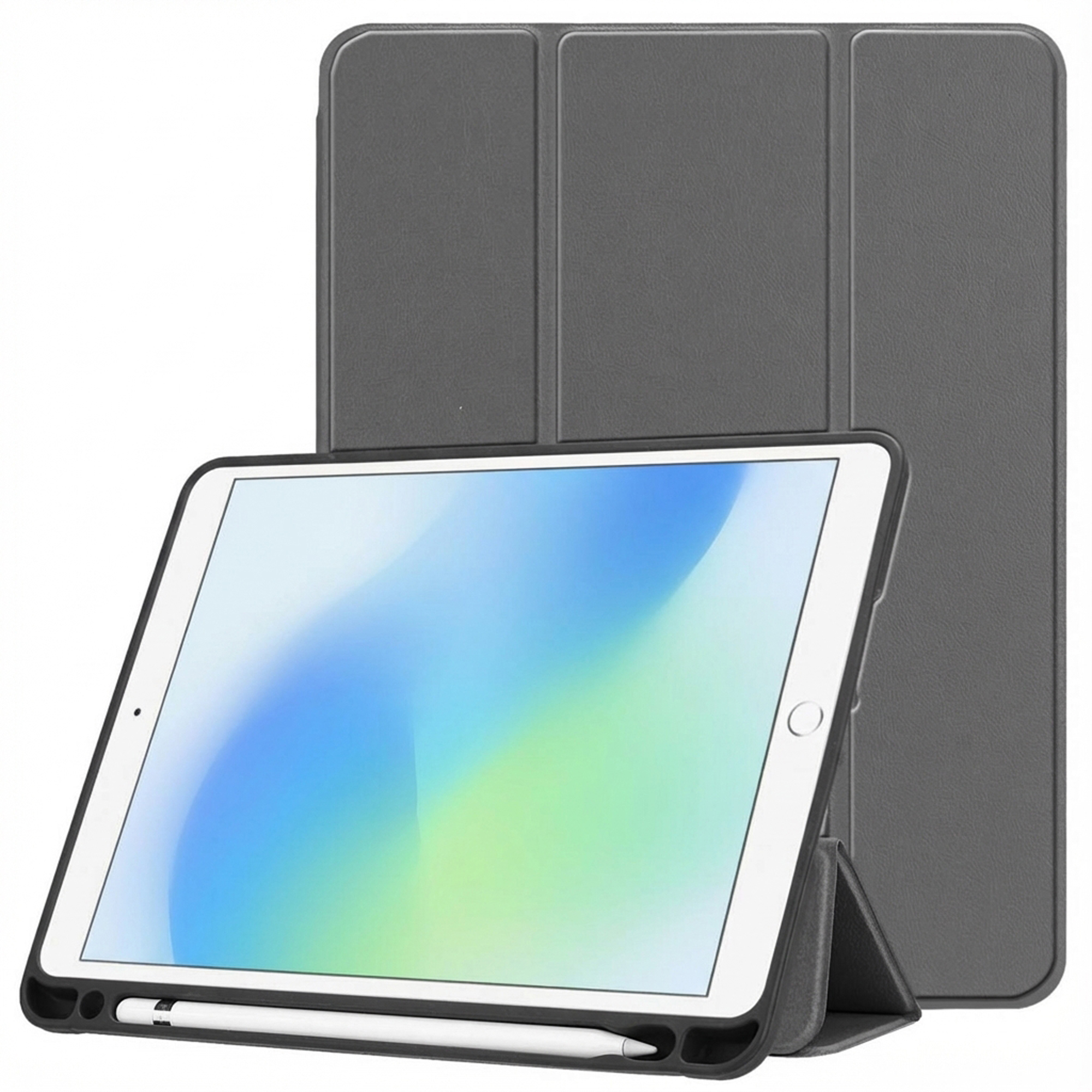 Un iPad in una custodia grigio scuro, appoggiato. Una penna è nella custodia. Lo sfondo è una custodia grigia simile.