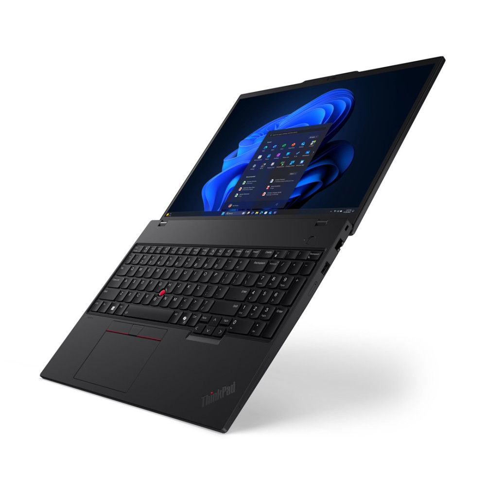 Czarny laptop ThinkPad na białym tle. Ekran pokazuje Windows 11. Klawiatura widoczna, z czerwonym TrackPointem.