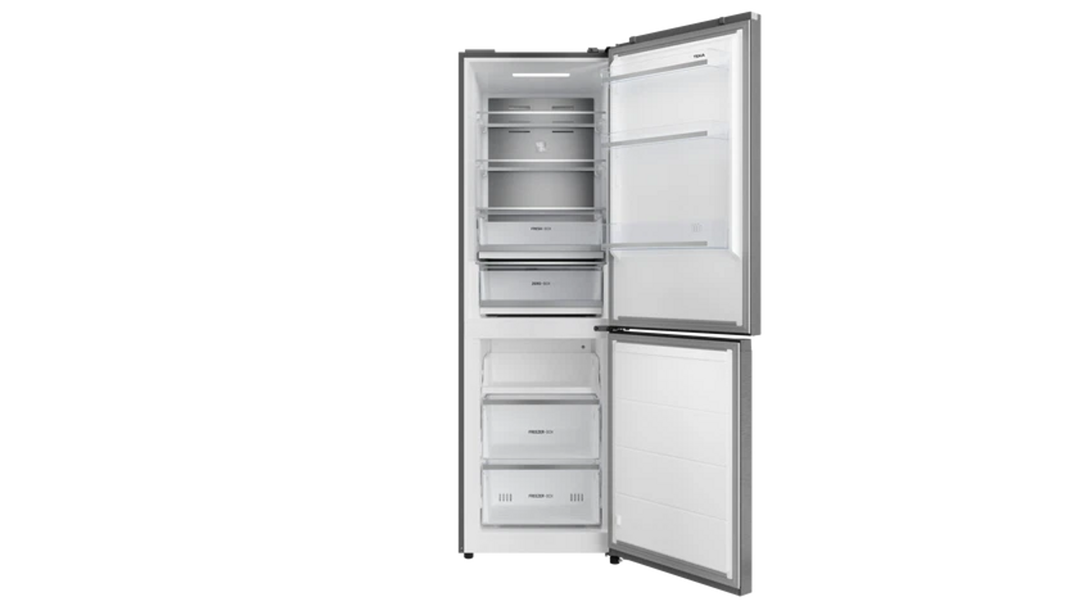 Un refrigerador plateado moderno con la puerta abierta. En el interior hay estantes, cajones y compartimentos. El fondo es negro.