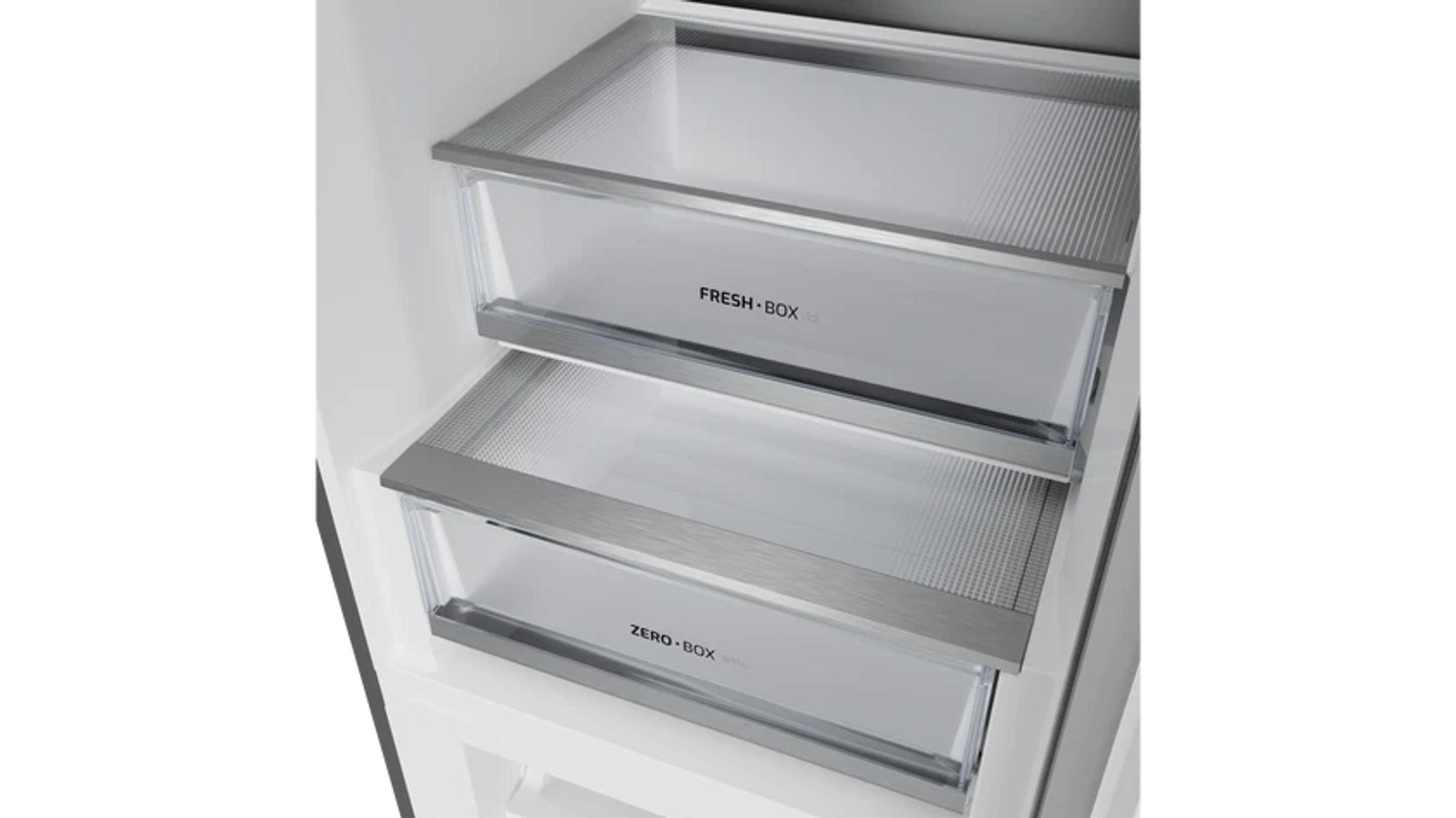 Refrigerador abierto que muestra dos cajones transparentes etiquetados 'FRESH BOX' y 'ZERO BOX', con detalles metálicos. Interior blanco.