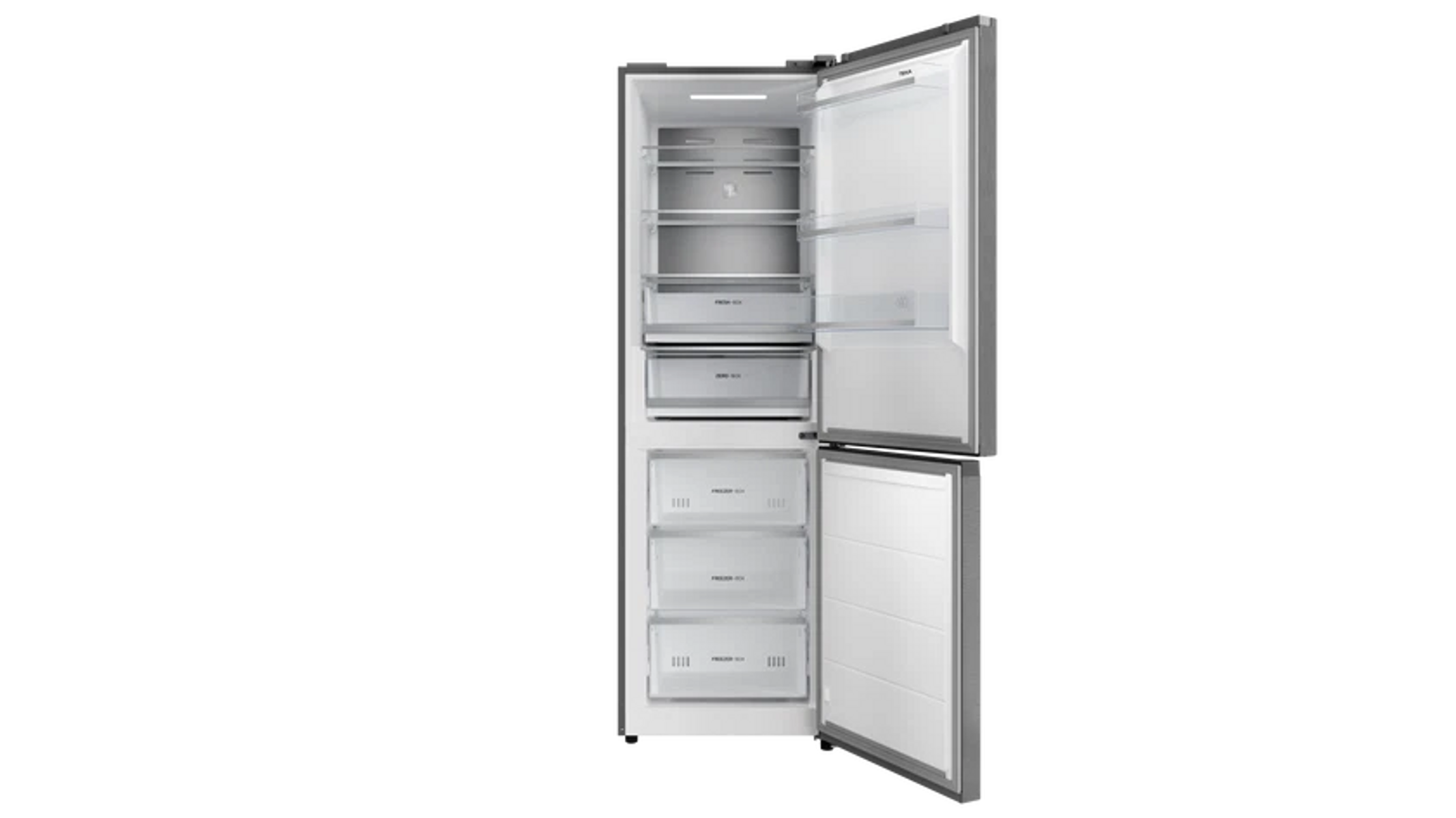 Un refrigerador moderno y abierto. La sección superior revela estantes y cajones. La sección inferior tiene cajones congeladores.
