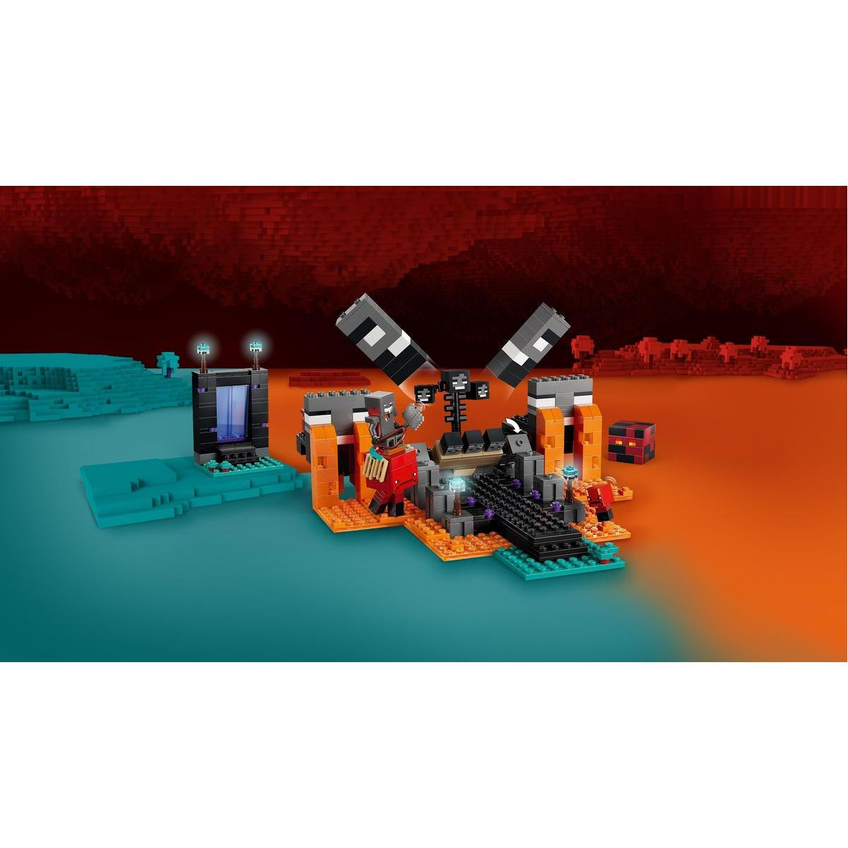 Zestaw Lego Minecraft. Zawiera portal, figurki i konstrukcje z czerwonym i pomarańczowym tłem oraz turkusową podłogą.