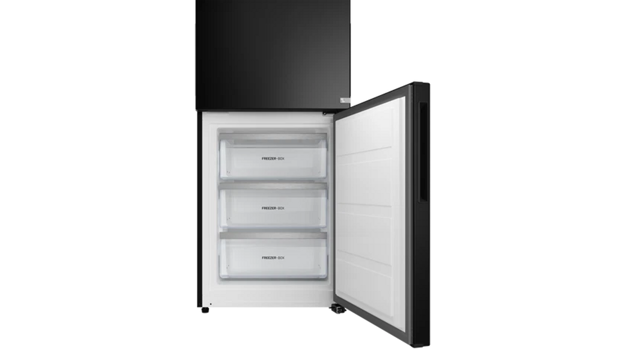 Un refrigerador negro con la puerta abierta. Se ven tres cajones de congelador. El fondo es negro.