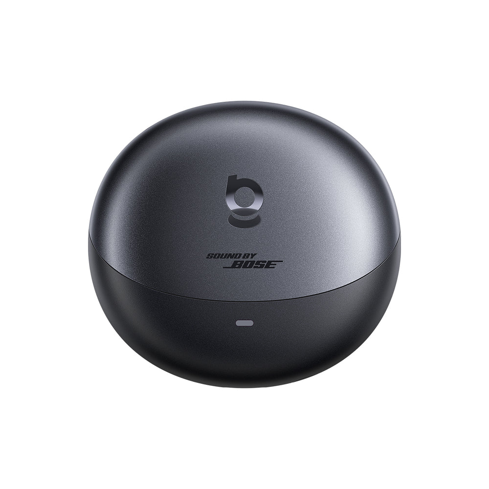 Ein dunkelgraues, rundes Bose-Lautsprechergehäuse. Es hat das Bose-Logo und "Sound by Bose" darauf geschrieben. Unten ist ein kleines Licht.
