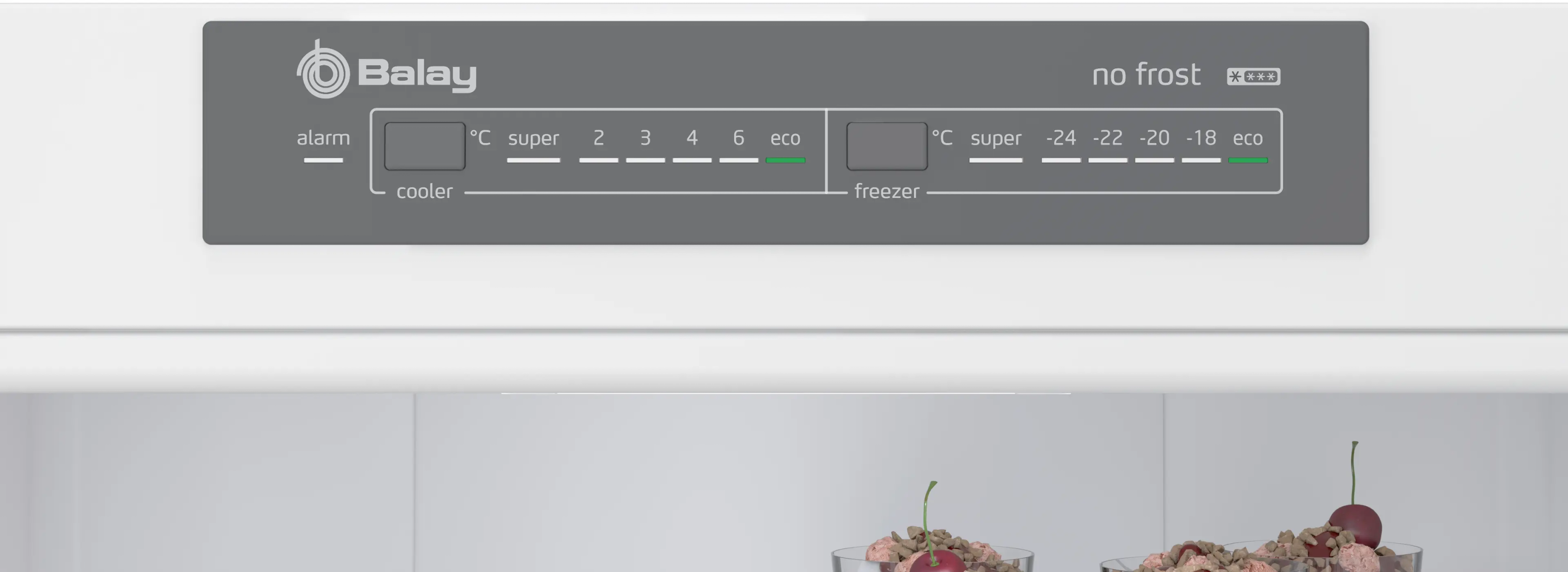 Un panel de control del refrigerador con ajustes de temperatura y el logotipo 'Balay'. Debajo, dos copas de postre con cerezas.