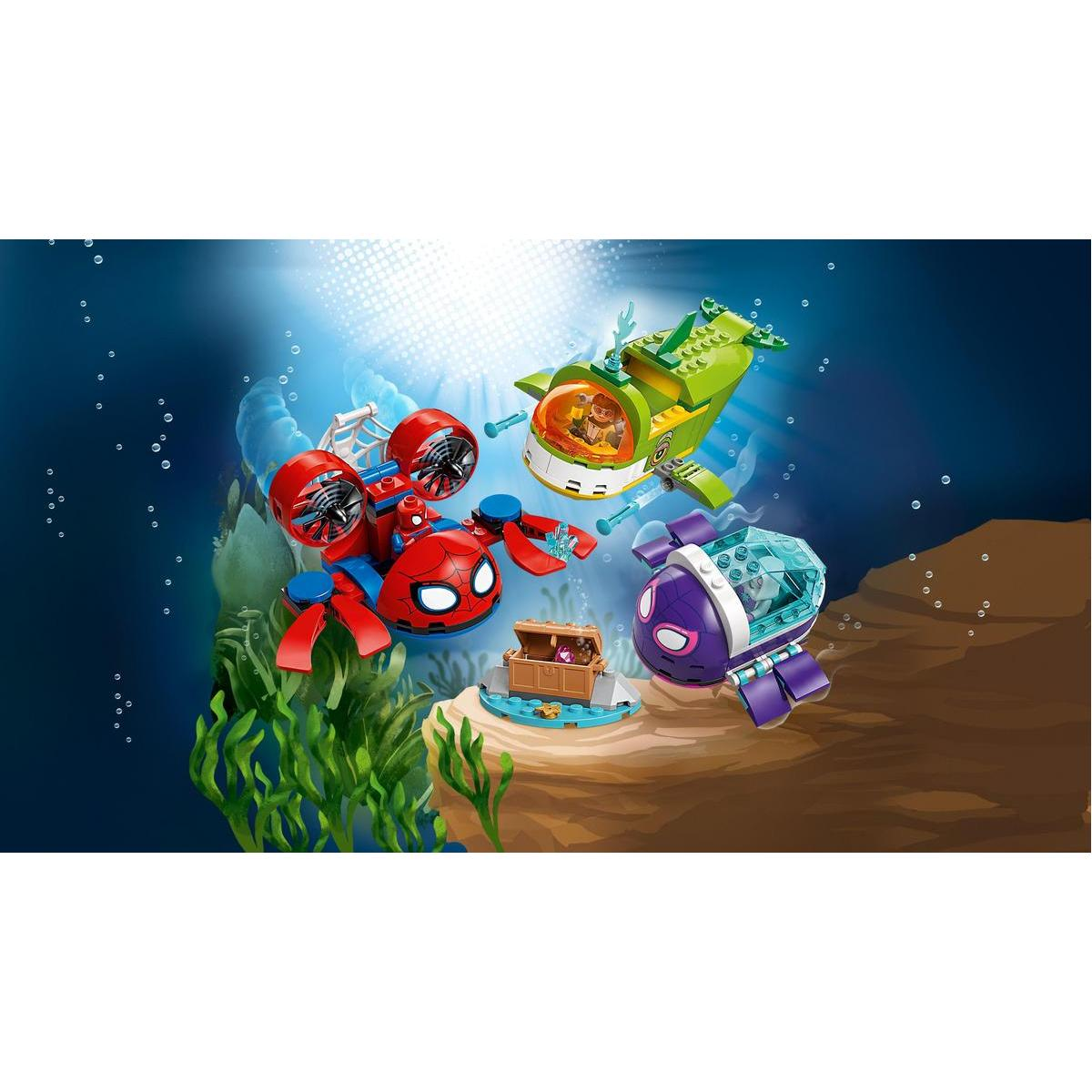 Scena podwodna z pojazdami Lego. Widoczny jest czerwono-niebieski pojazd Spider-Mana, zielona łódź podwodna i fioletowa łódź podwodna.