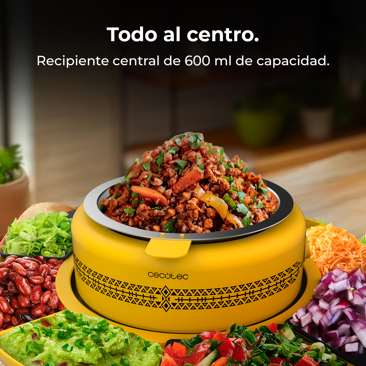 Uno scaldavivande giallo con vari ingredienti. La ciotola centrale contiene un mix di cibo. Altre ciotole contengono verdure e fagioli.