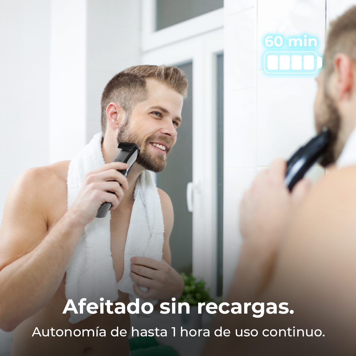 Un hombre se afeita la barba con una recortadora eléctrica frente a un espejo. Una toalla blanca está alrededor de su cuello. 60 min de batería.
