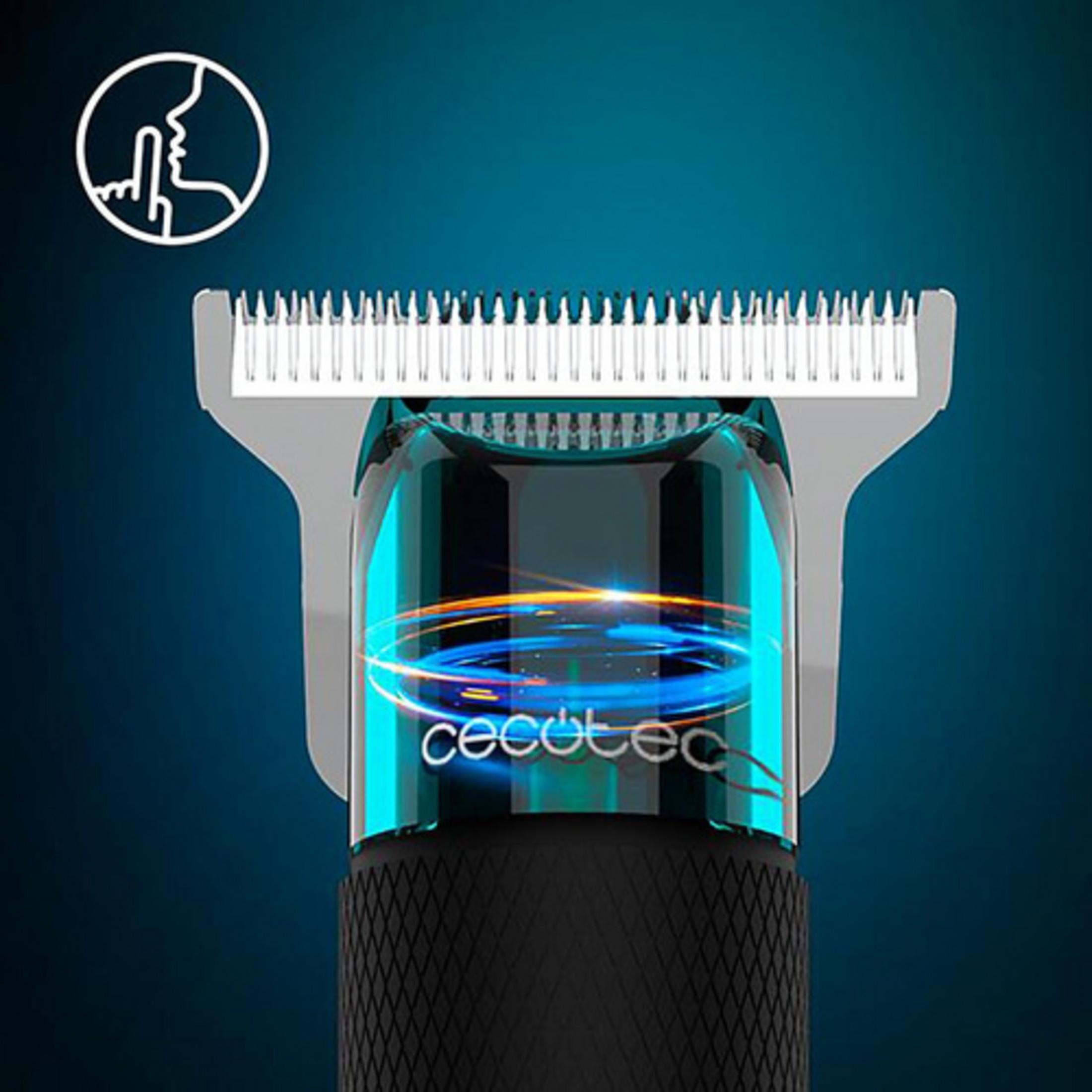 Primo piano di un trimmer. Il trimmer è nero e argento, con il marchio 'cecotec'. Un'icona del viso si trova in alto a sinistra.