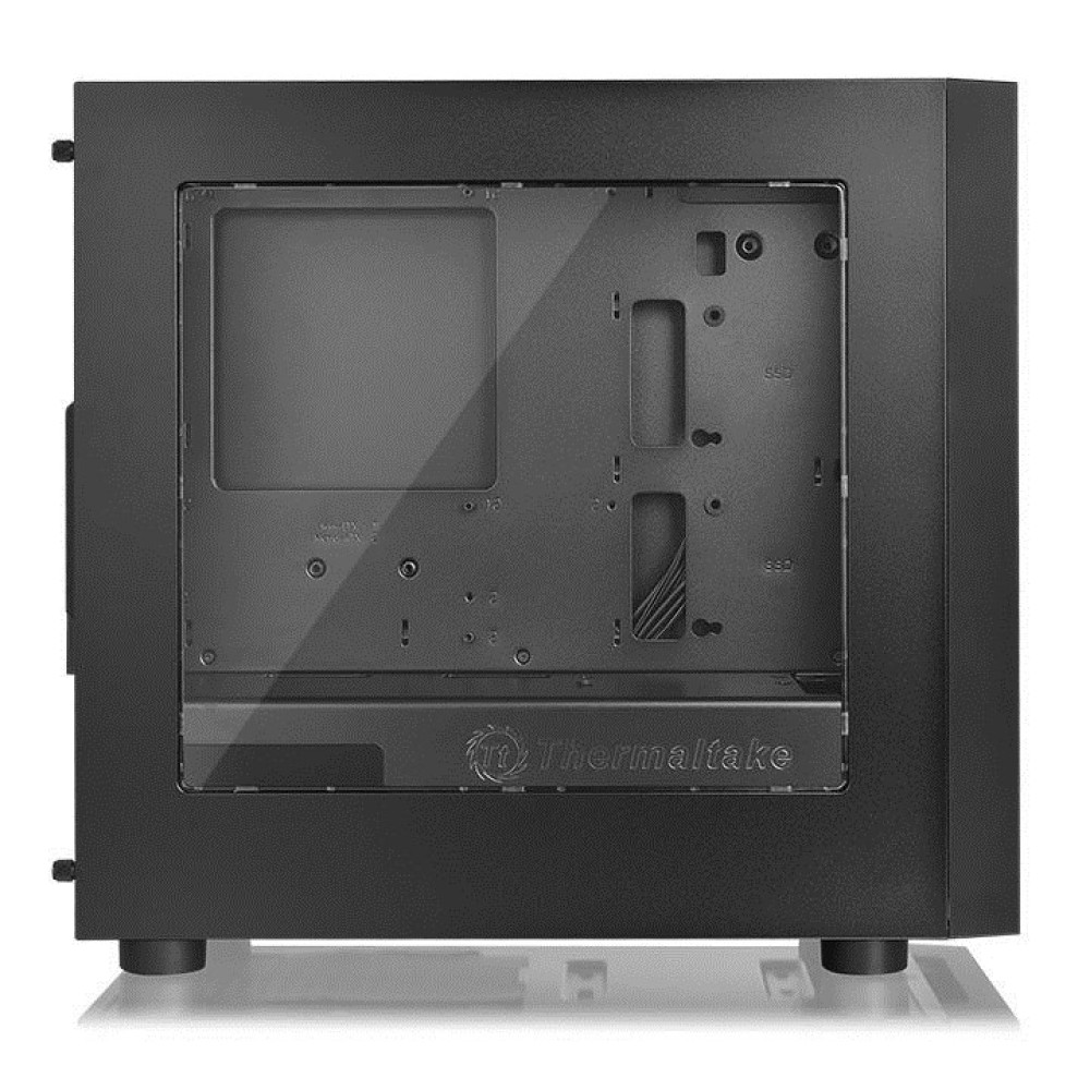 Case per computer nero con pannello laterale in vetro, che mostra i componenti interni. Logo Thermaltake in basso. Il case è su una superficie bianca.