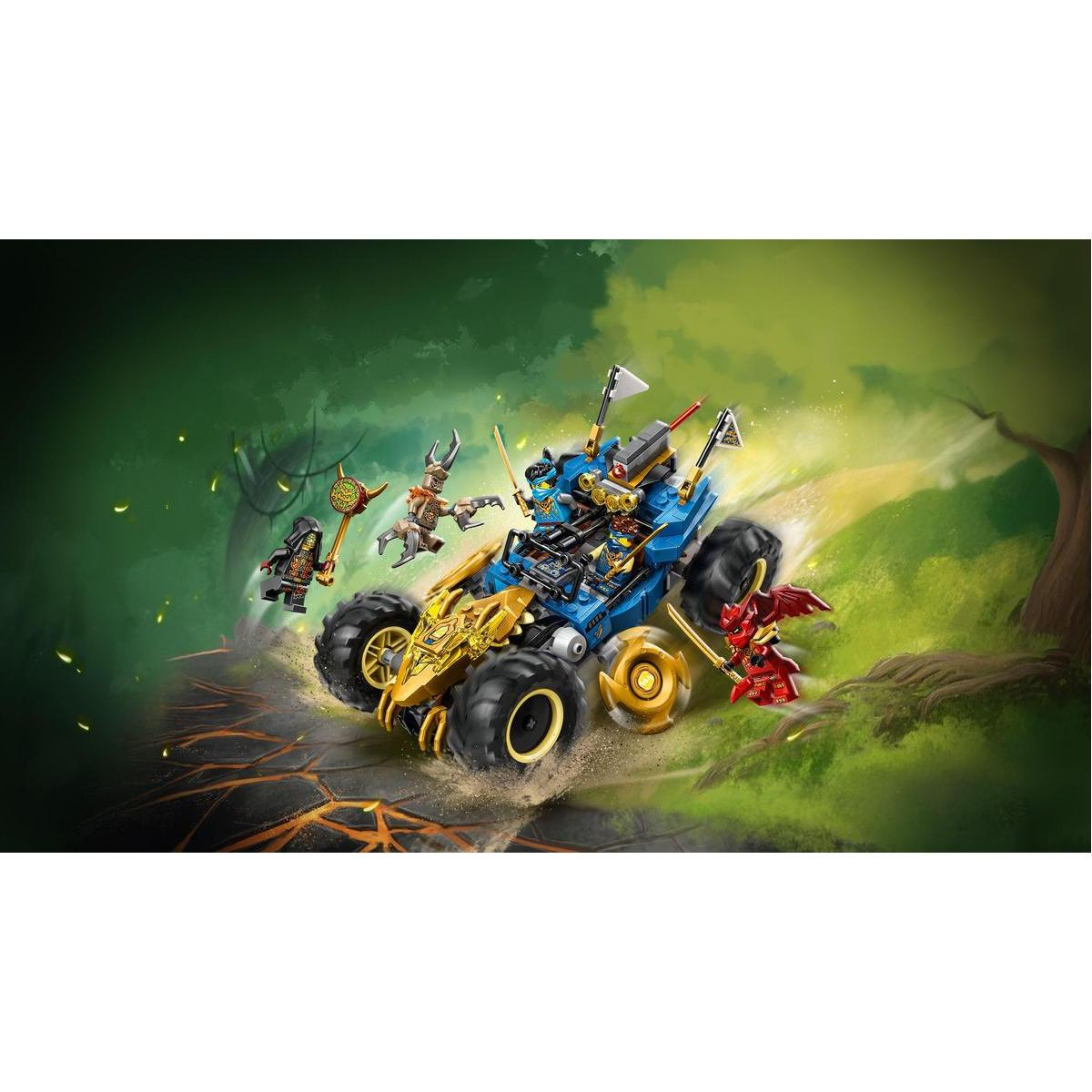 Niebiesko-złoty pojazd Lego z kilkoma figurkami Lego w lesie. Figury są w akcji.