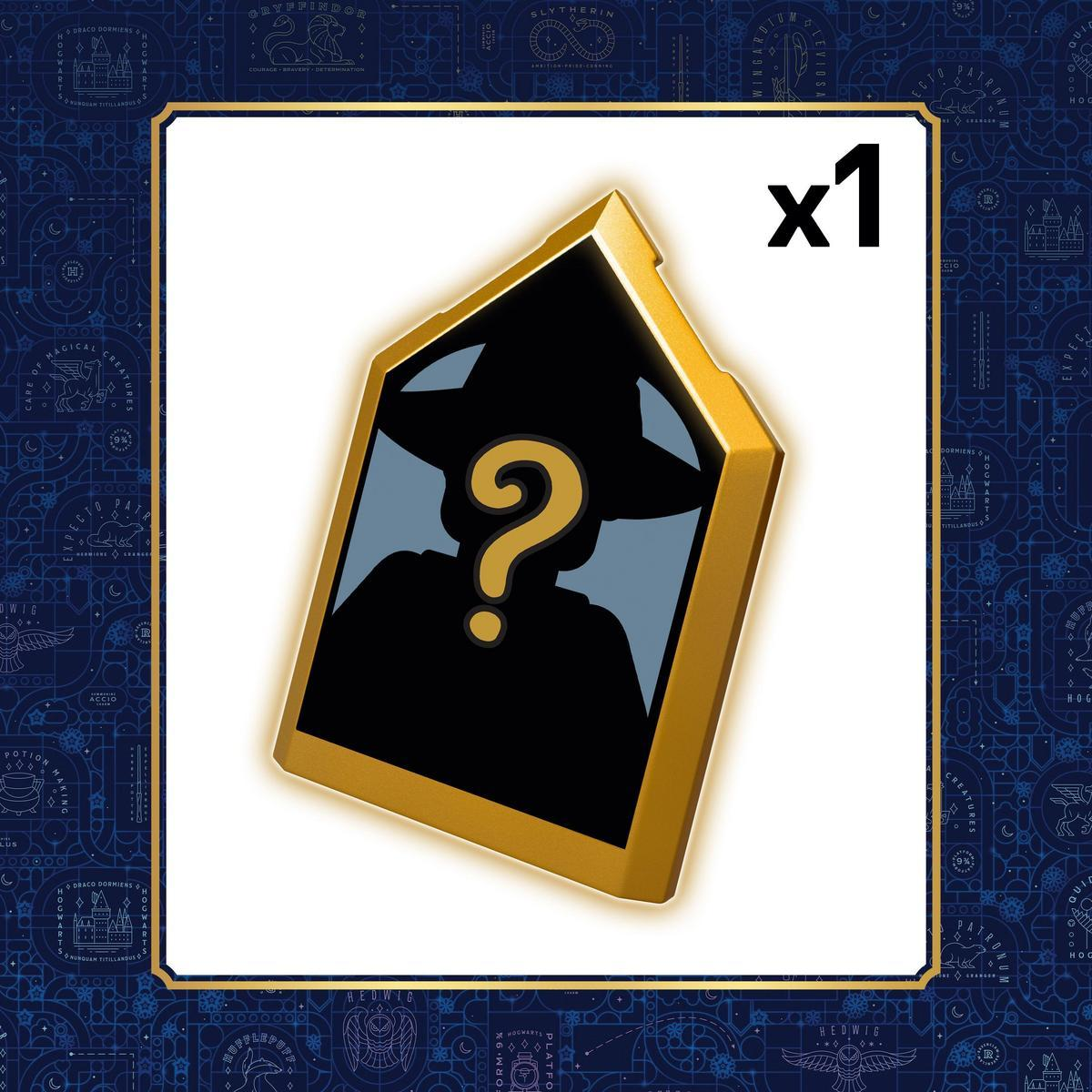 Złota, prostokątna karta ze znakiem zapytania nad sylwetką. Widoczne jest niebieskie tło i liczba 1.