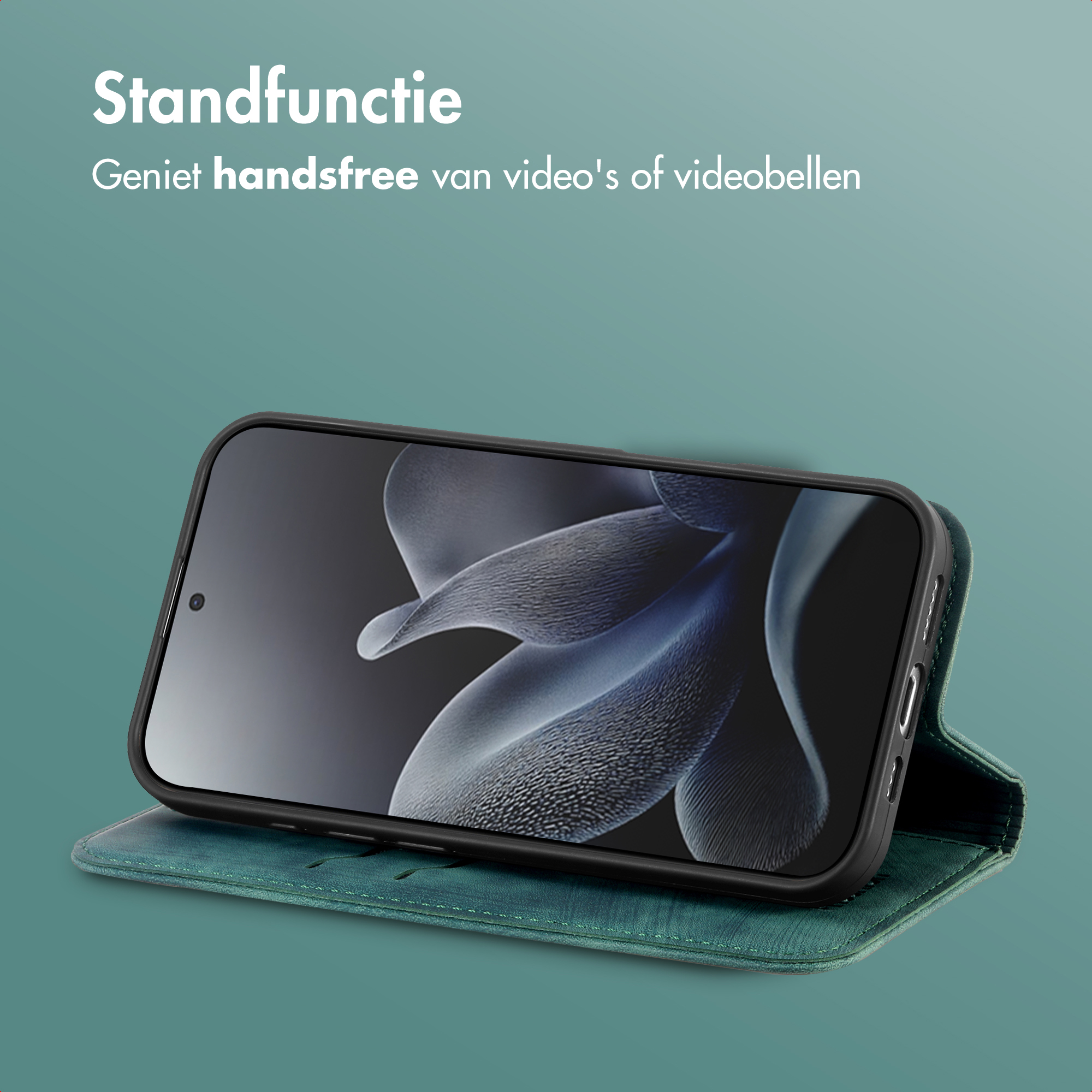 Un téléphone dans un étui vert, sur fond vert. L'écran affiche un motif sombre et abstrait.
