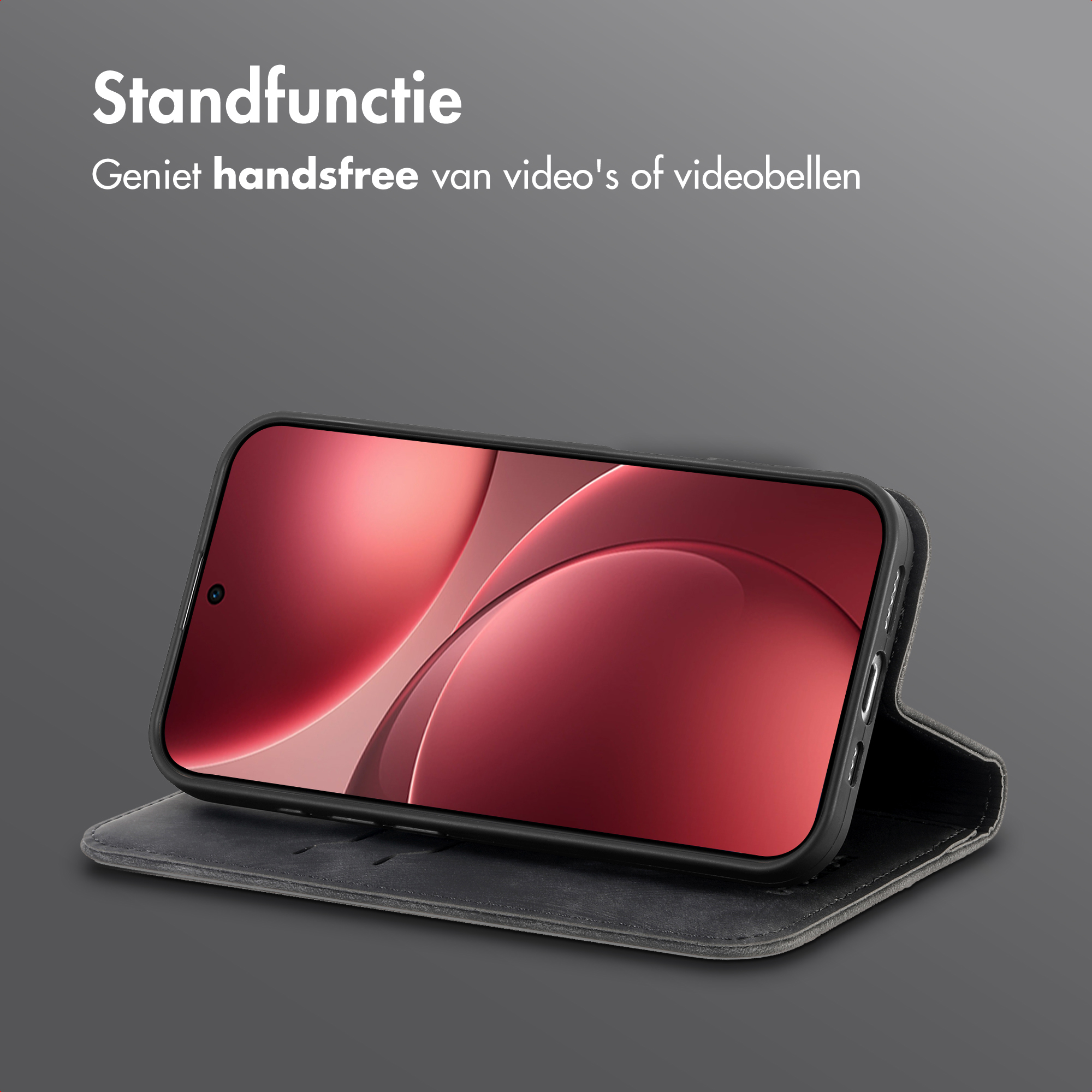 Un telefono in una custodia nera è aperto. Lo schermo mostra un design rosso e bianco. La custodia è su una superficie grigia.