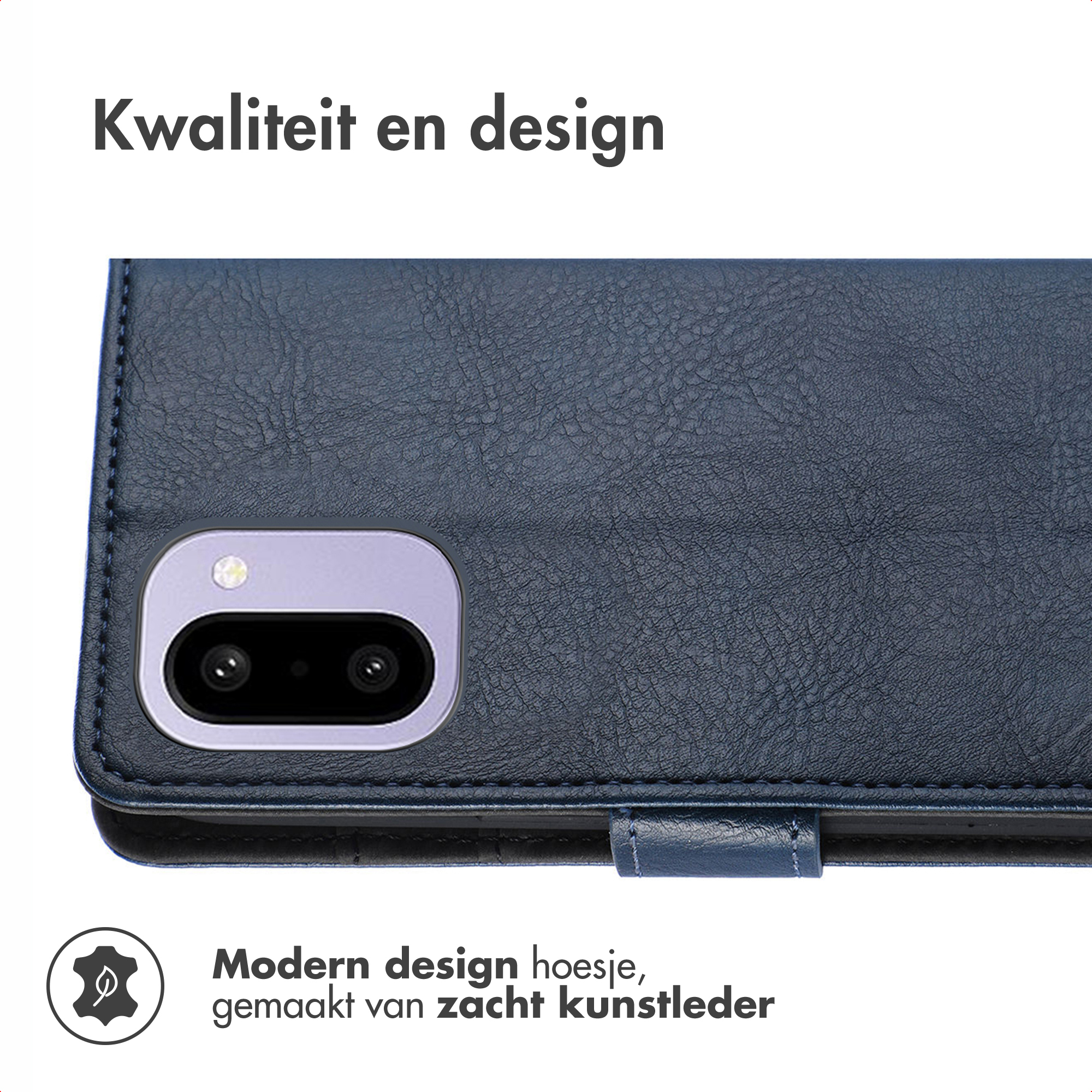 Een close-up van een donkerblauwe telefoonhoes. De hoes heeft een textuur met een uitsparing voor de camera.