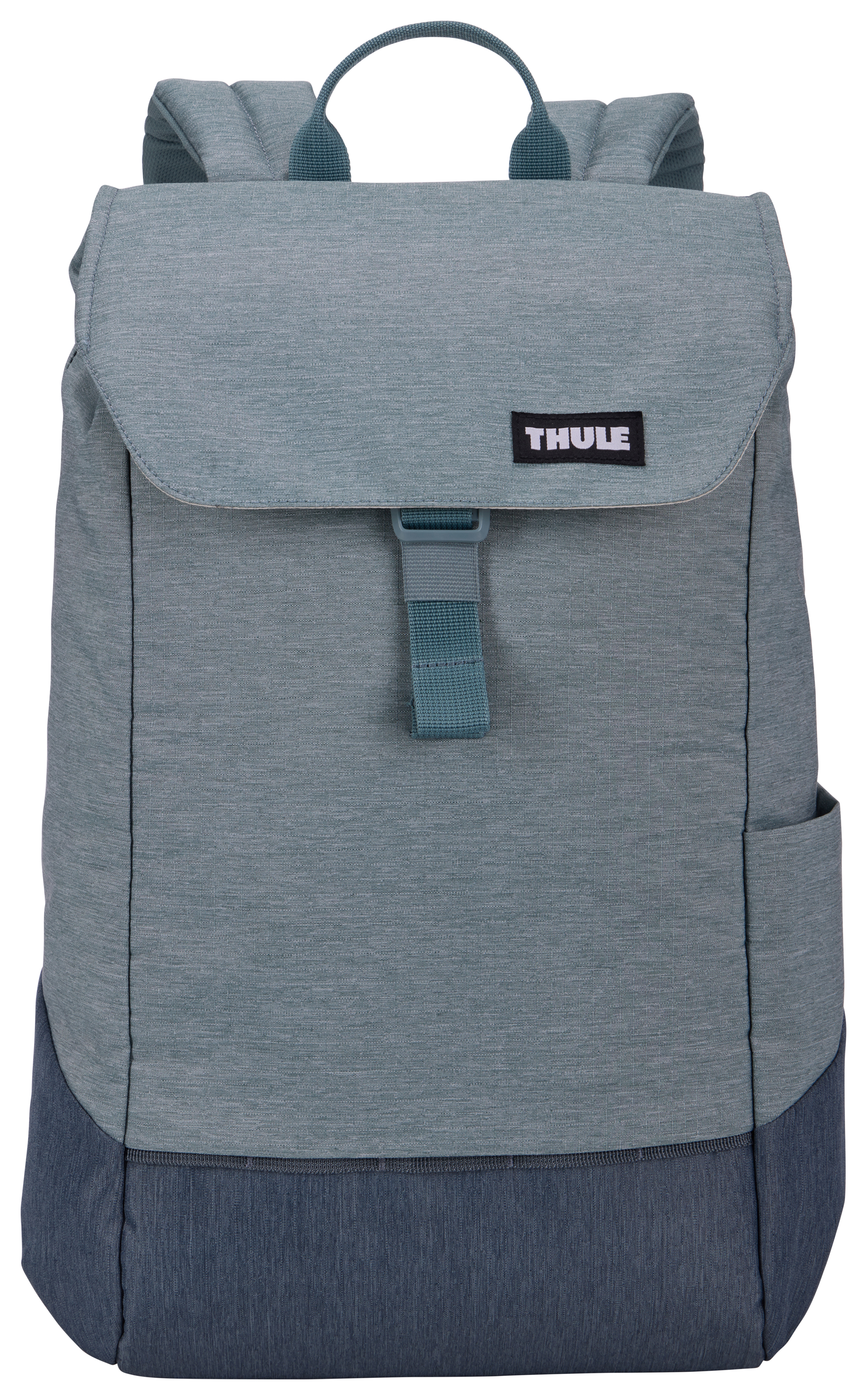Ein grauer Rucksack mit Klappenverschluss, Thule-Logo und dunkelblauem Boden.