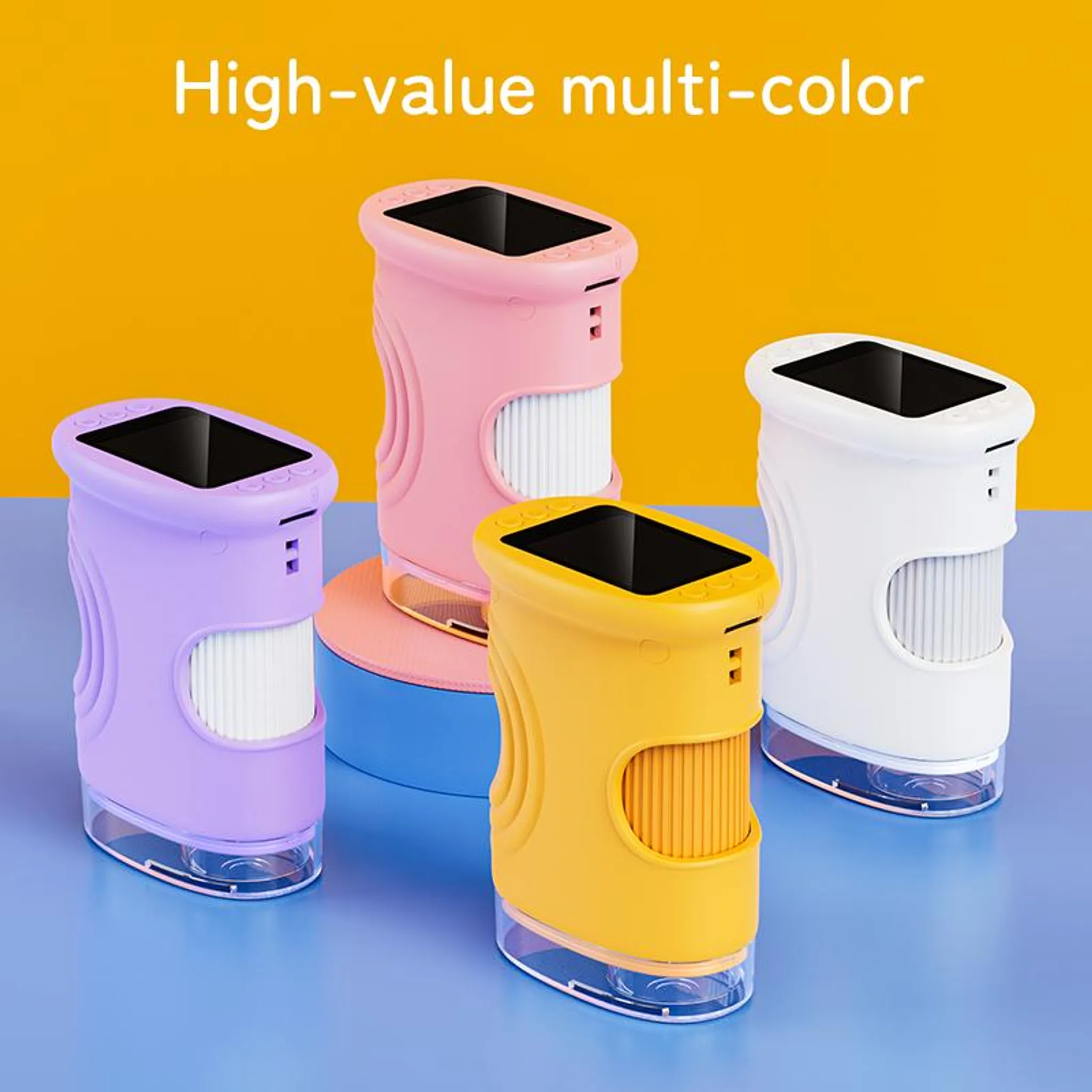 Vier farbige Mikroskope, rosa, gelb, lila und weiß, sind auf einer blauen Oberfläche mit orangefarbenem Hintergrund angeordnet.