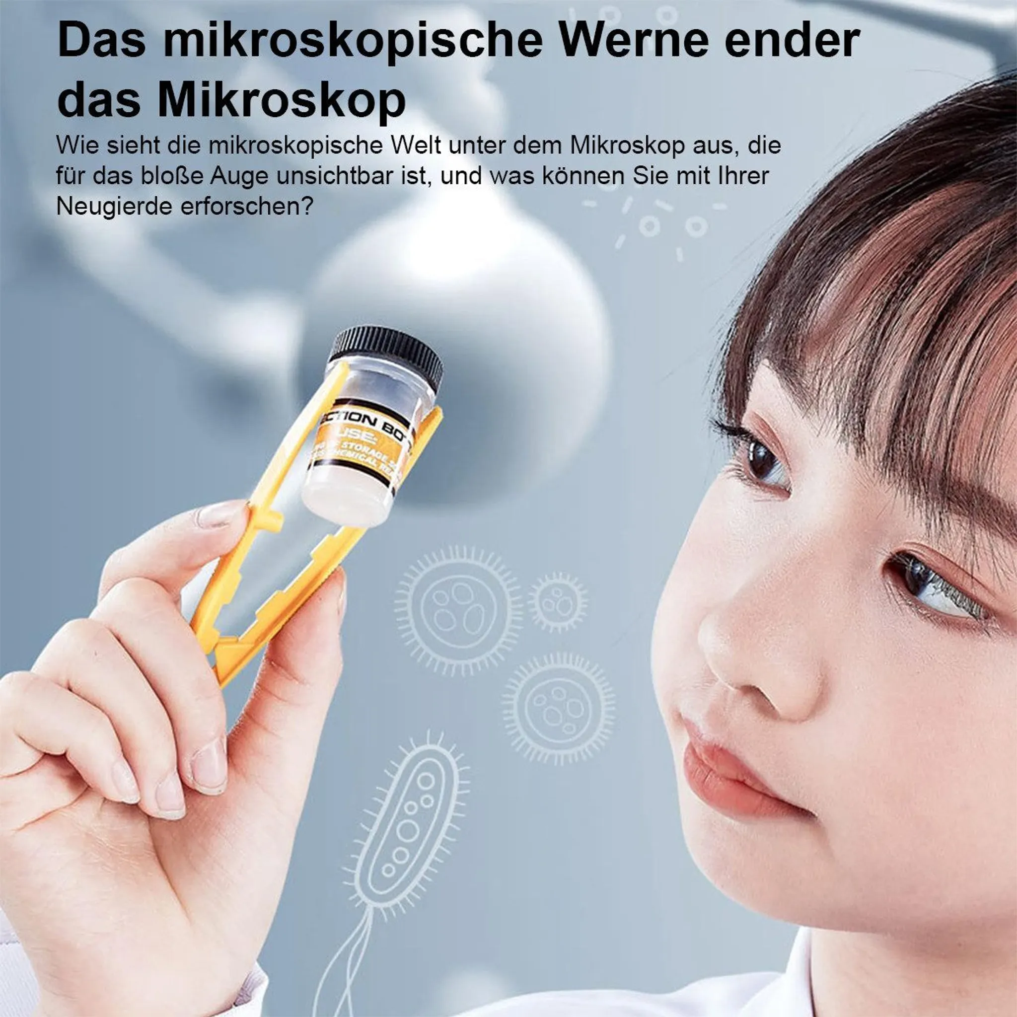 Eine Frau hält eine kleine Flasche mit gelben Zangen. Der Text im Hintergrund ist auf Deutsch.