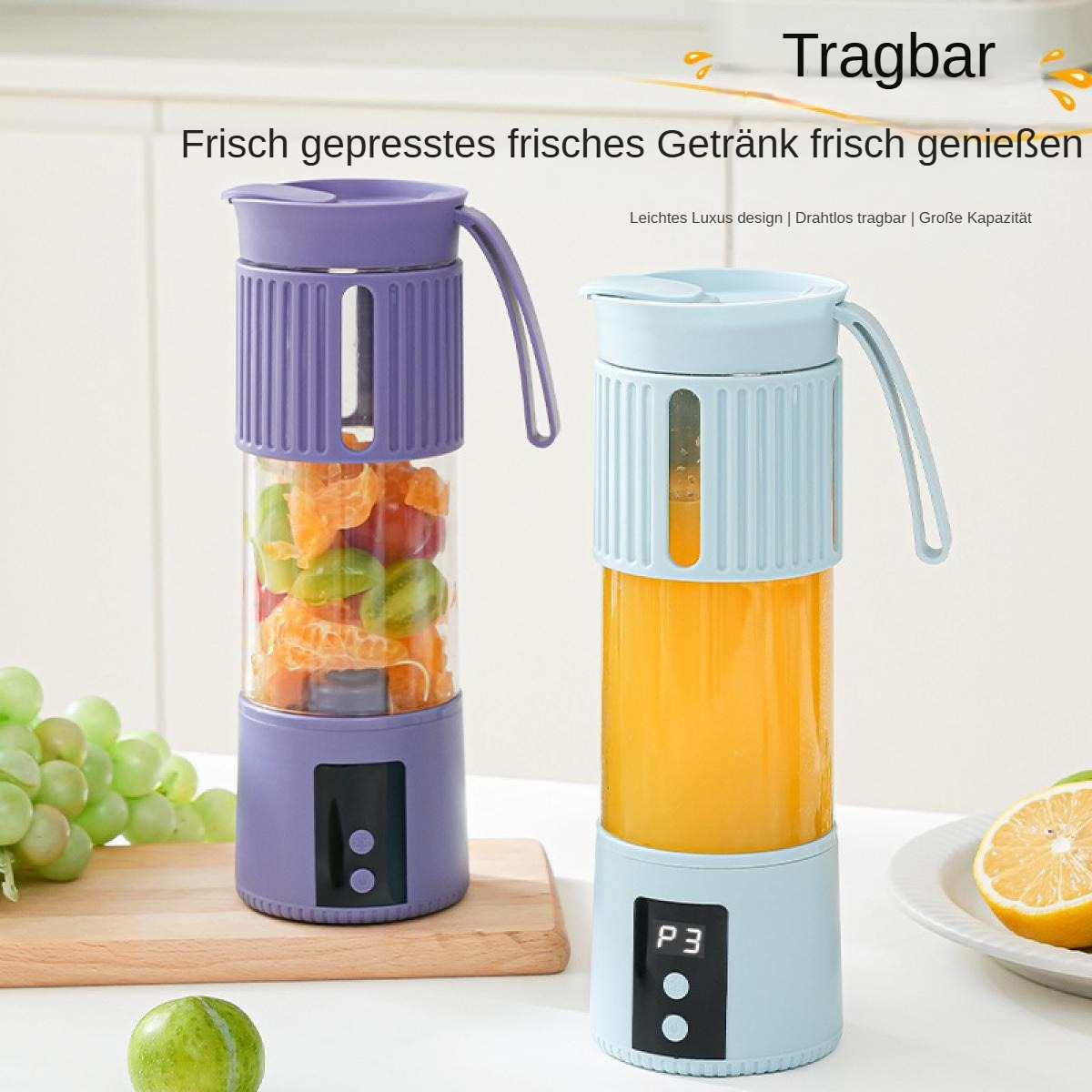 Zwei tragbare Mixer, einer lila mit Früchten, der andere blau mit Saft. Text: Tragbar, Frisch gepresstes Getränk.